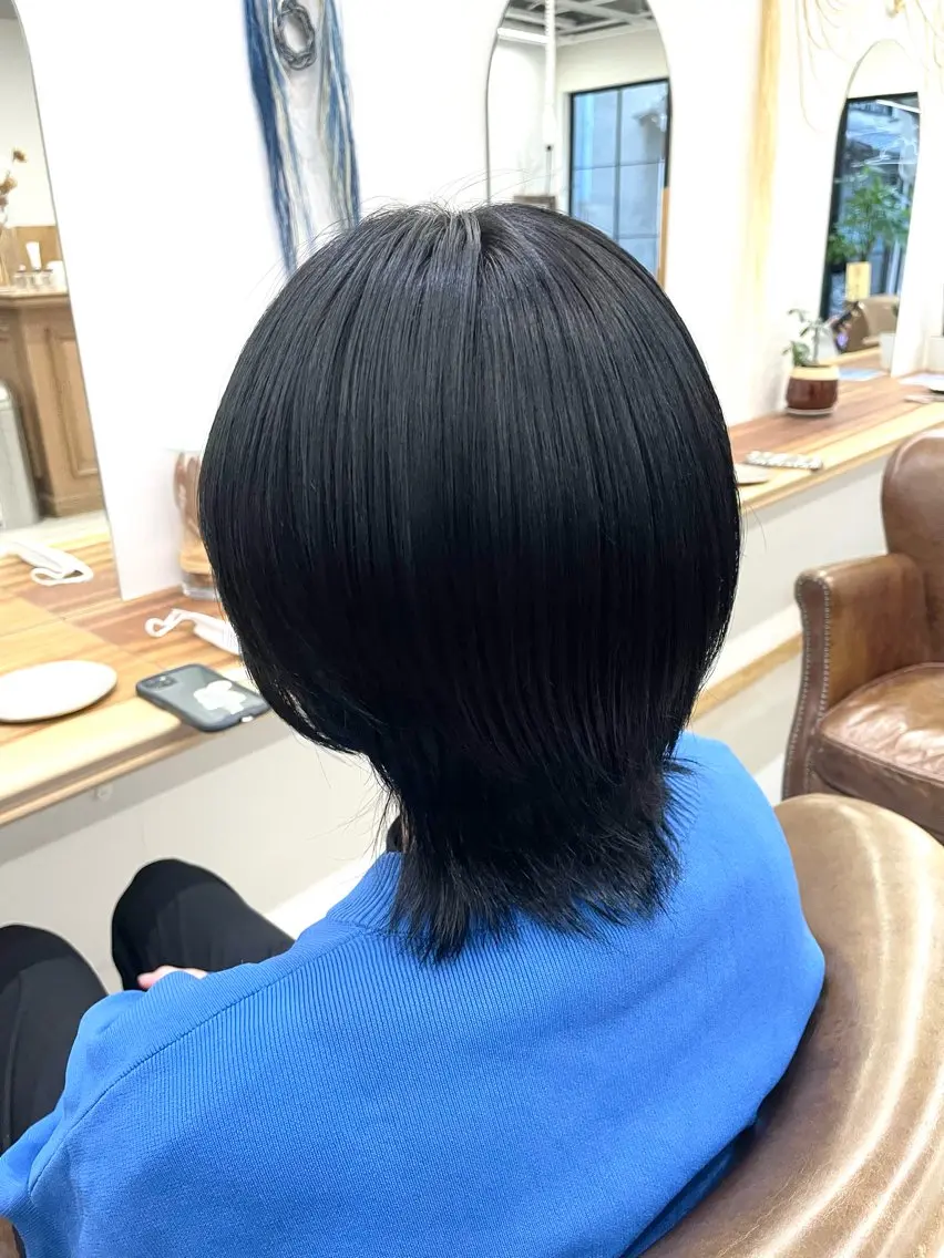 ショート カラー 黒髪 ブルーカラー ブルーブラック 慎太朗/パーマ/ボブ /センターパートのヘアスタイル