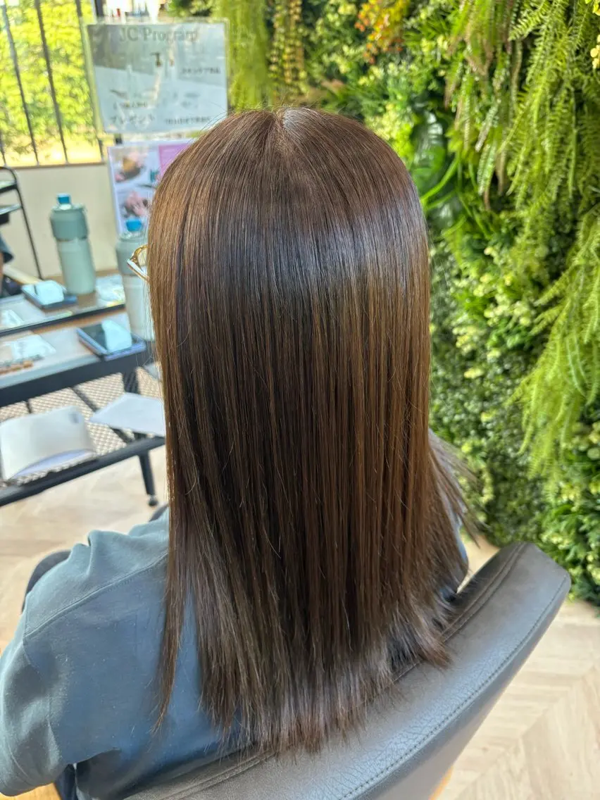セミロング アッシュ ヘアカラー トリートメント 宮崎 瑠梨のヘアスタイル