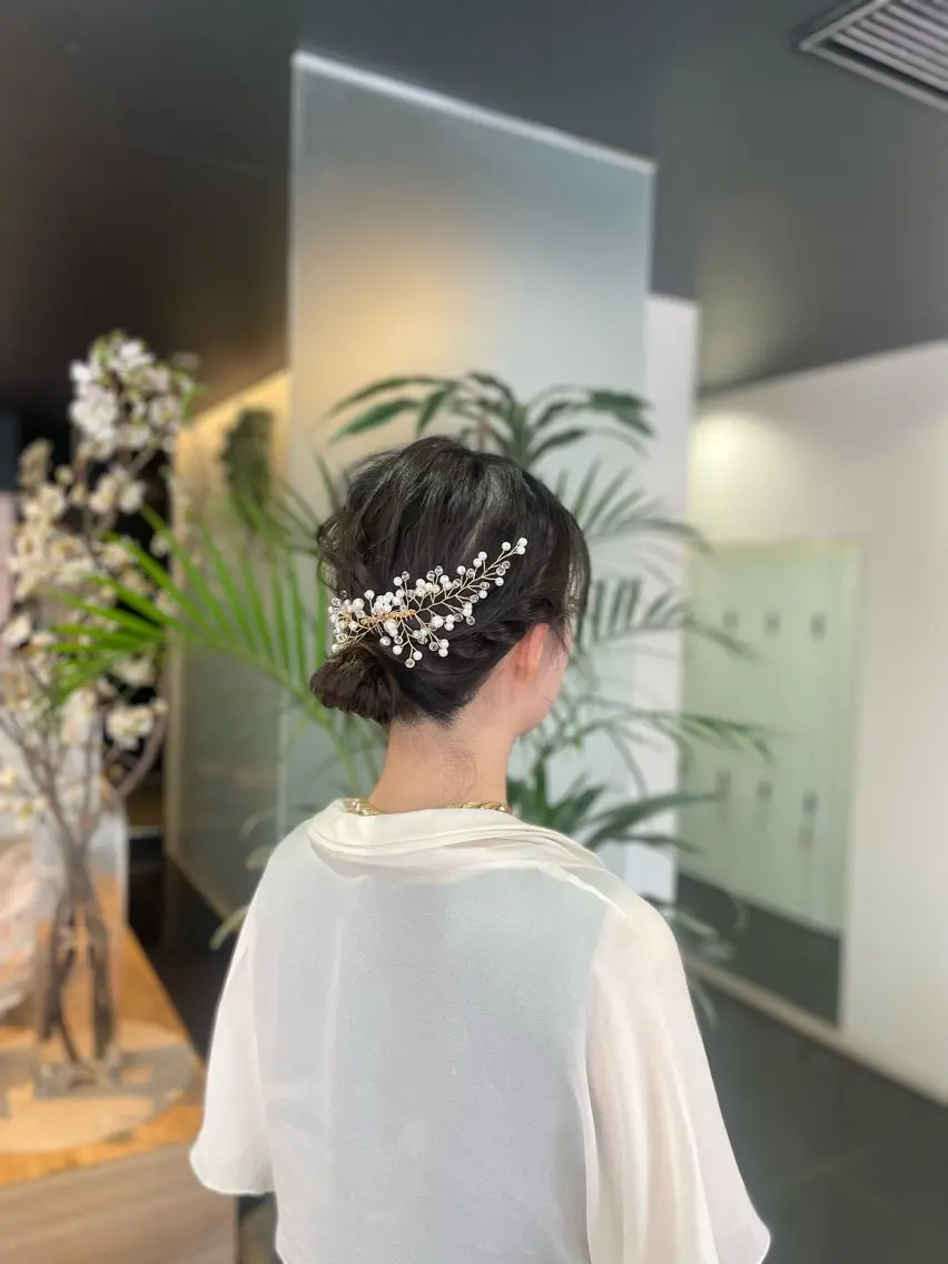 ミディアム ヘアアレンジ 垢抜け小顔レイヤー オリーブ/スミレのヘアスタイル