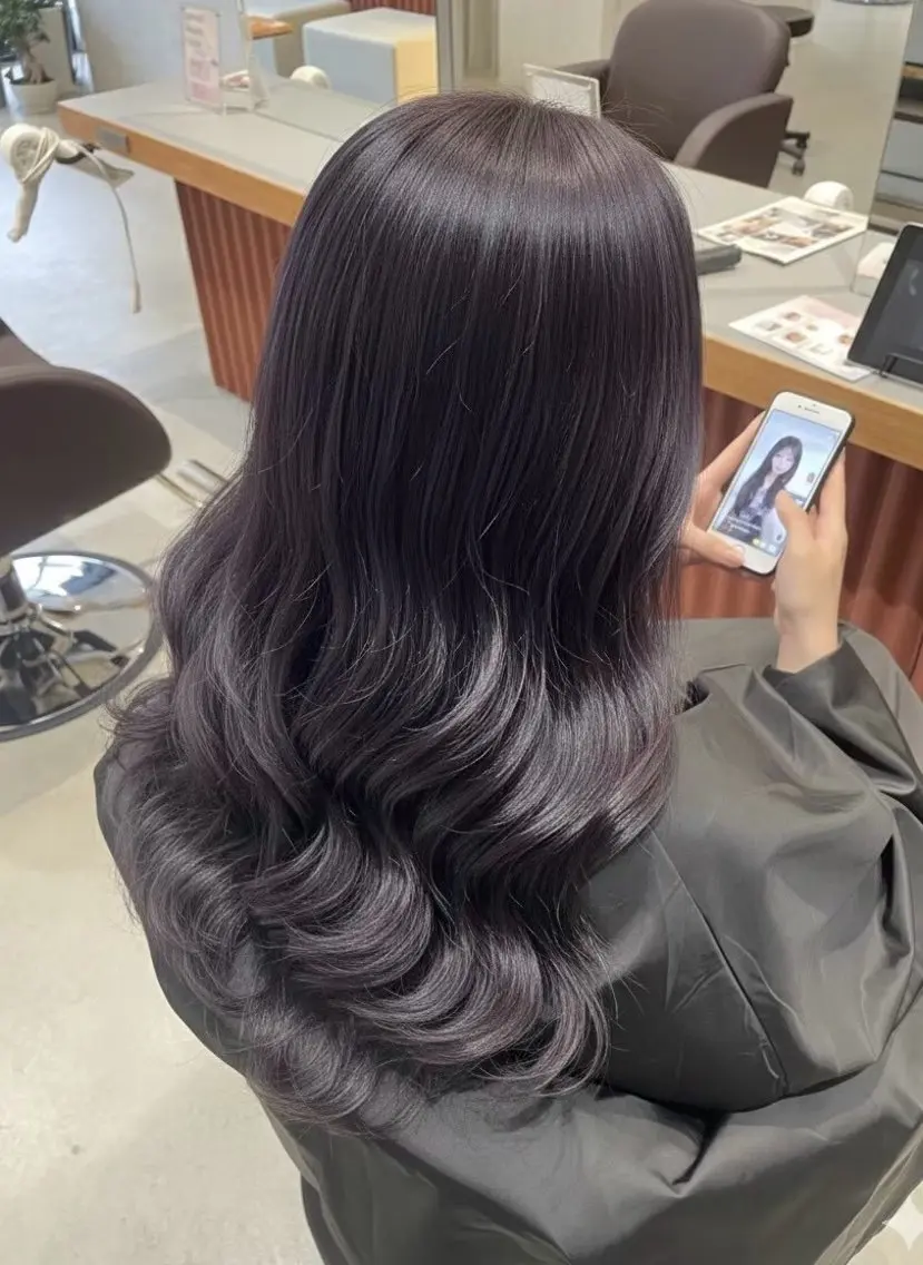 【透明感ラベンダーアッシュカラー💜】赤み・黄みを抑え、色落ちまできれいに楽しめる人気カラーです🍀🫧の写真