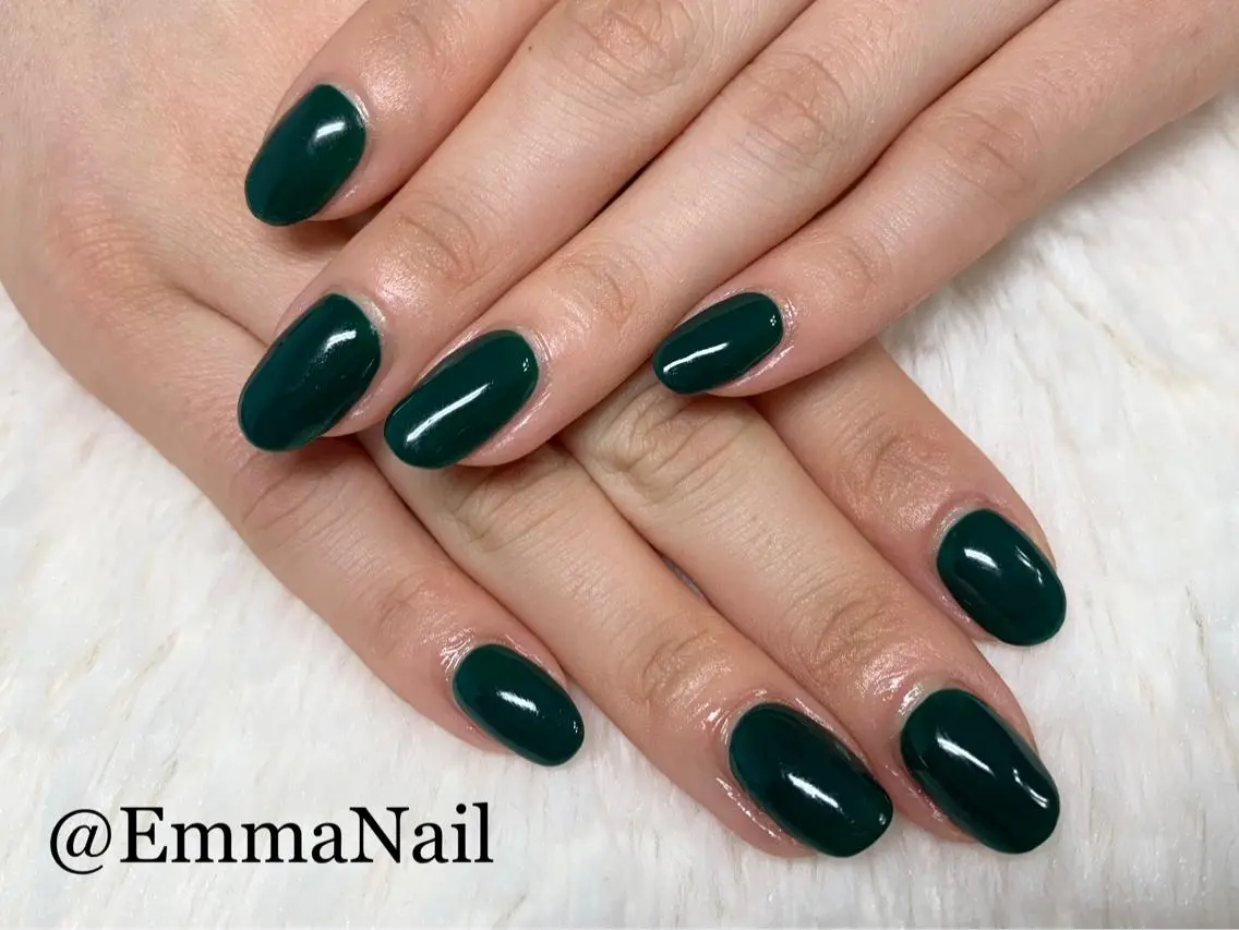 ネイル ジェルネイル グリーン ワンカラーネイル ハンドネイル salon EM&A emiのネイルデザイン