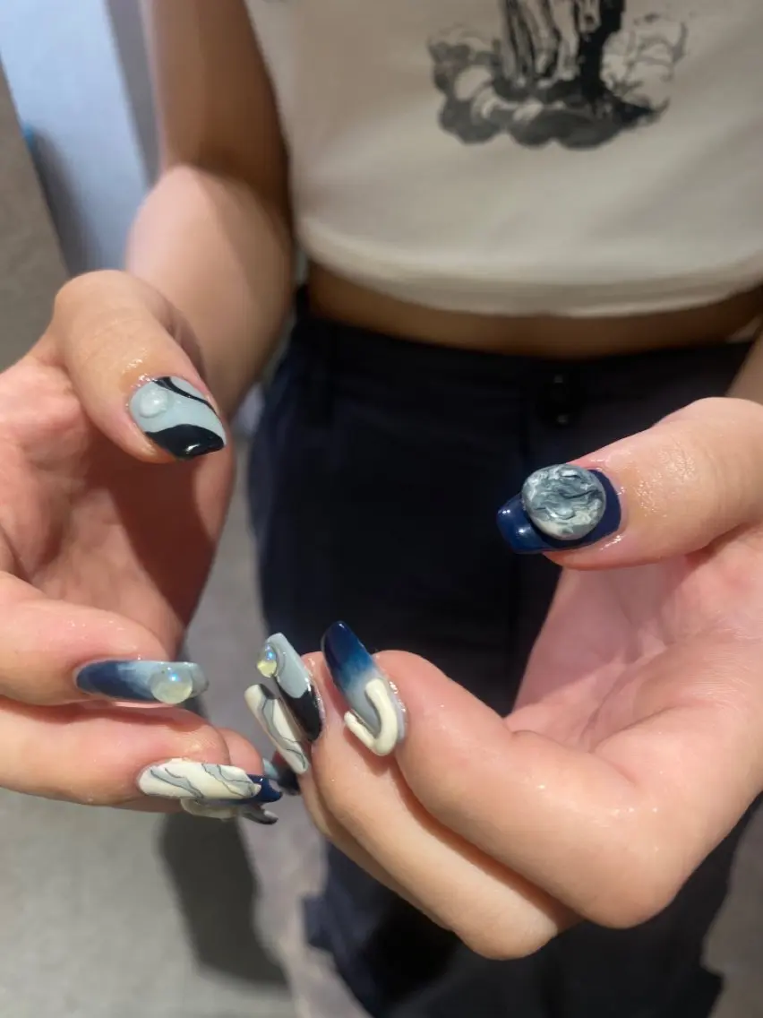 ネイル ブルー ハンドネイル chika ／ nailのネイルデザイン