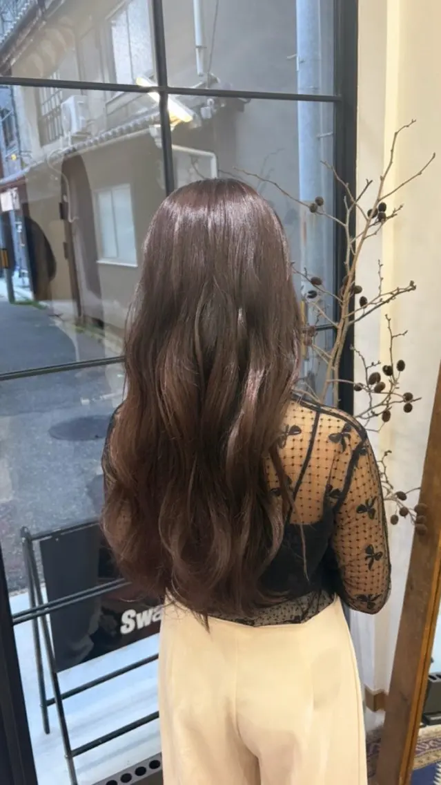 ロング momo / カラー、カットモデルのヘアスタイル