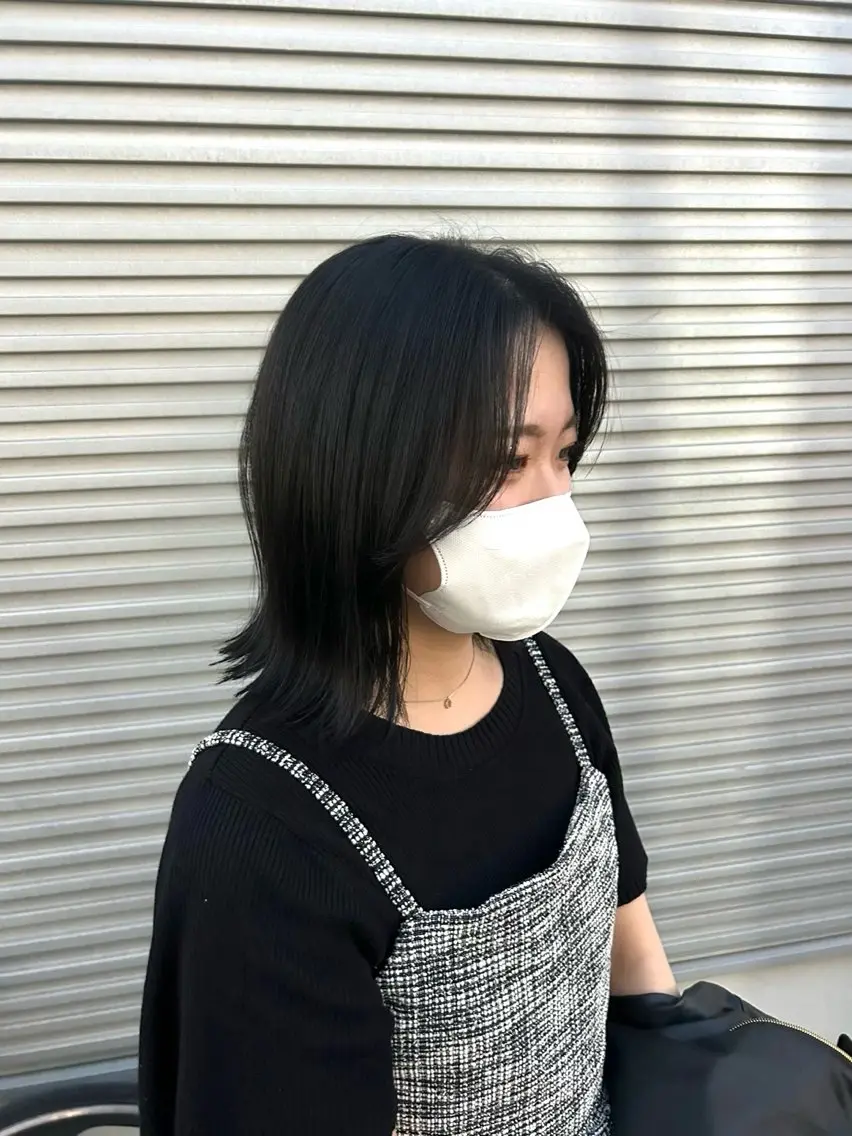 ミディアム カラー 切りっぱなしボブ 黒髪 ブルーカラー ブルーブラック ボブ カット ヘアカラー トリートメント レイヤー/ブリーチ/ 渋谷/ルル🌿のヘアスタイル