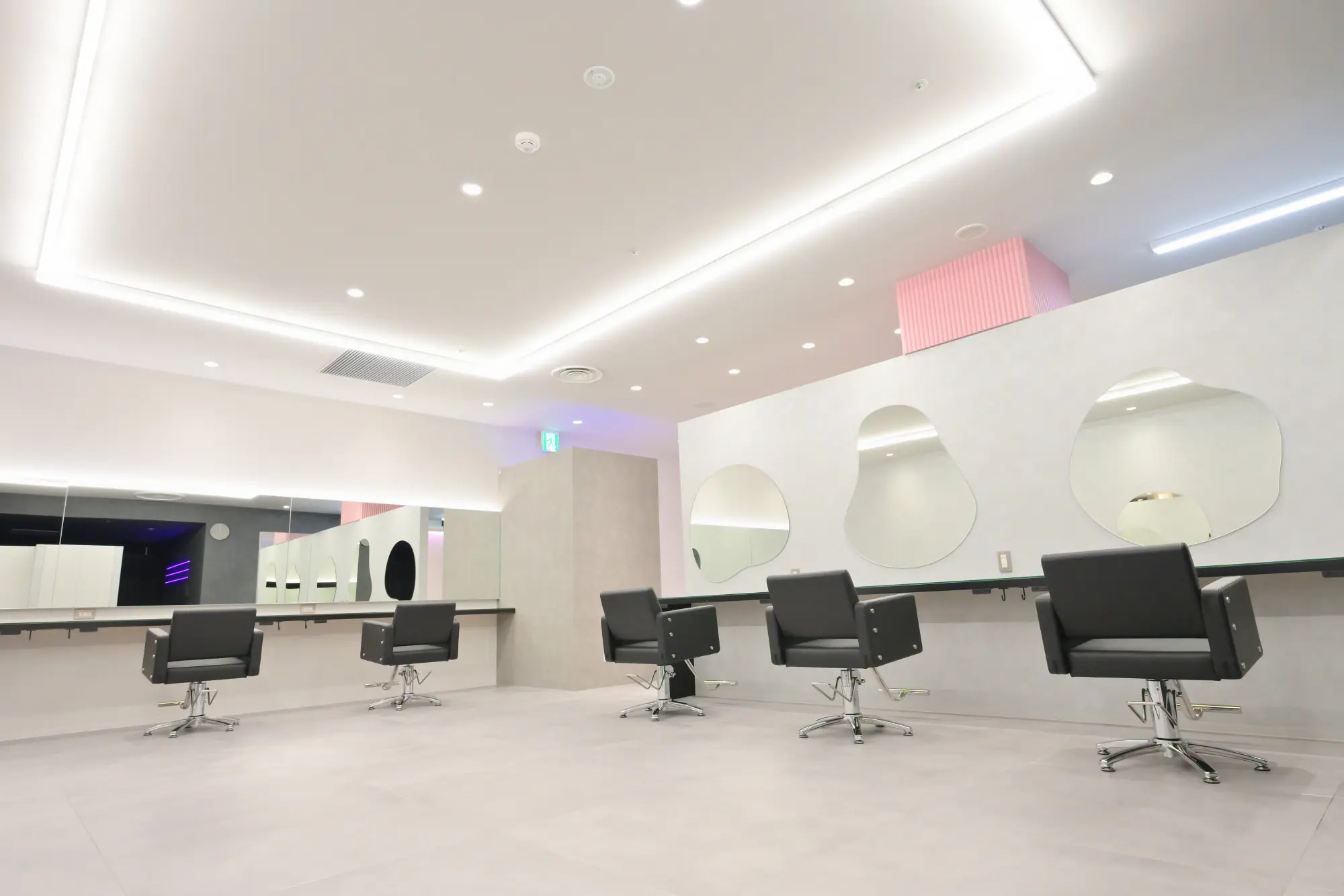 prize【プライズ】ブリーチ/パーソナルカラー&髪質改善トリートメント成増ドンキ店の内観・外観1
