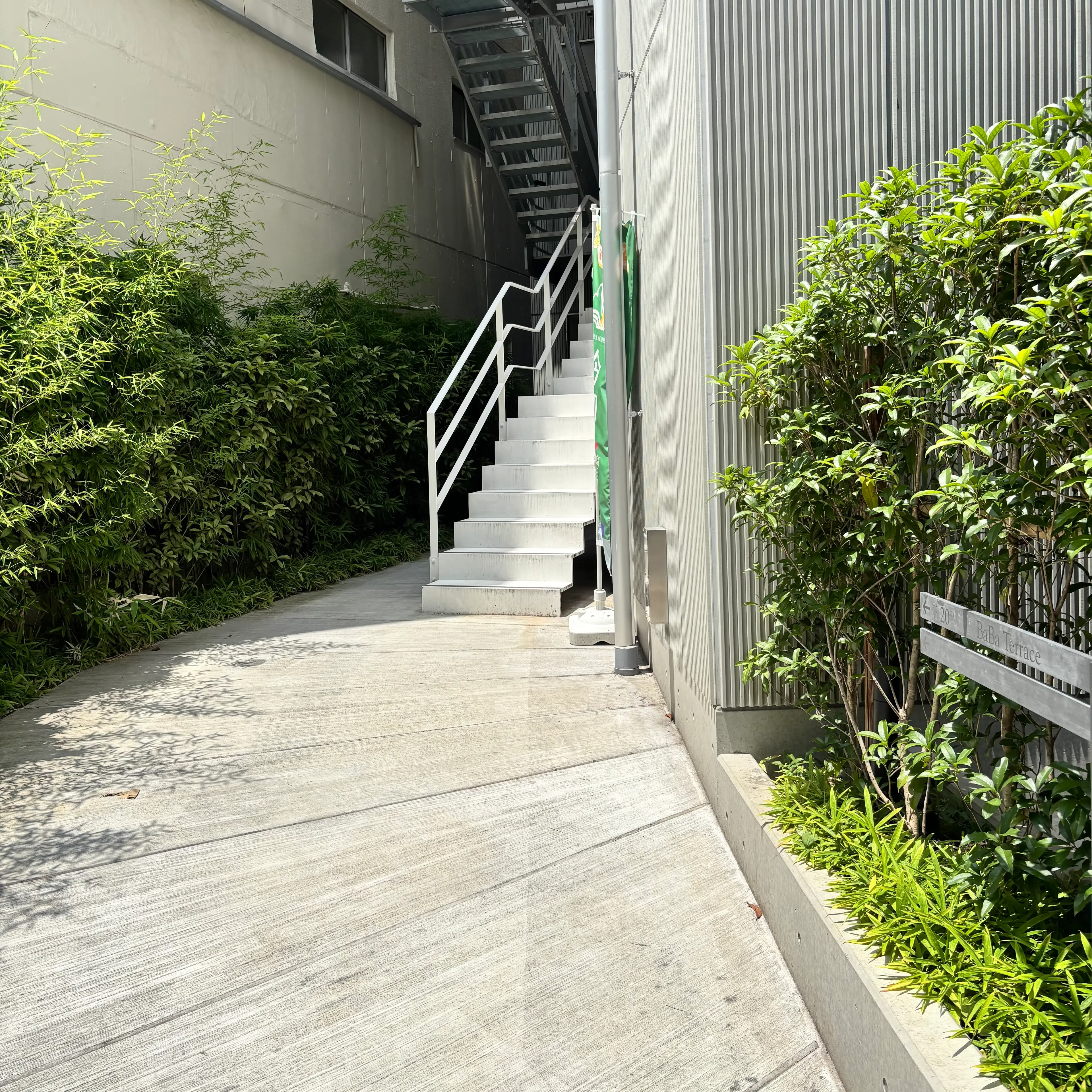 EYELA(アイラ)高田馬場店の内観・外観1