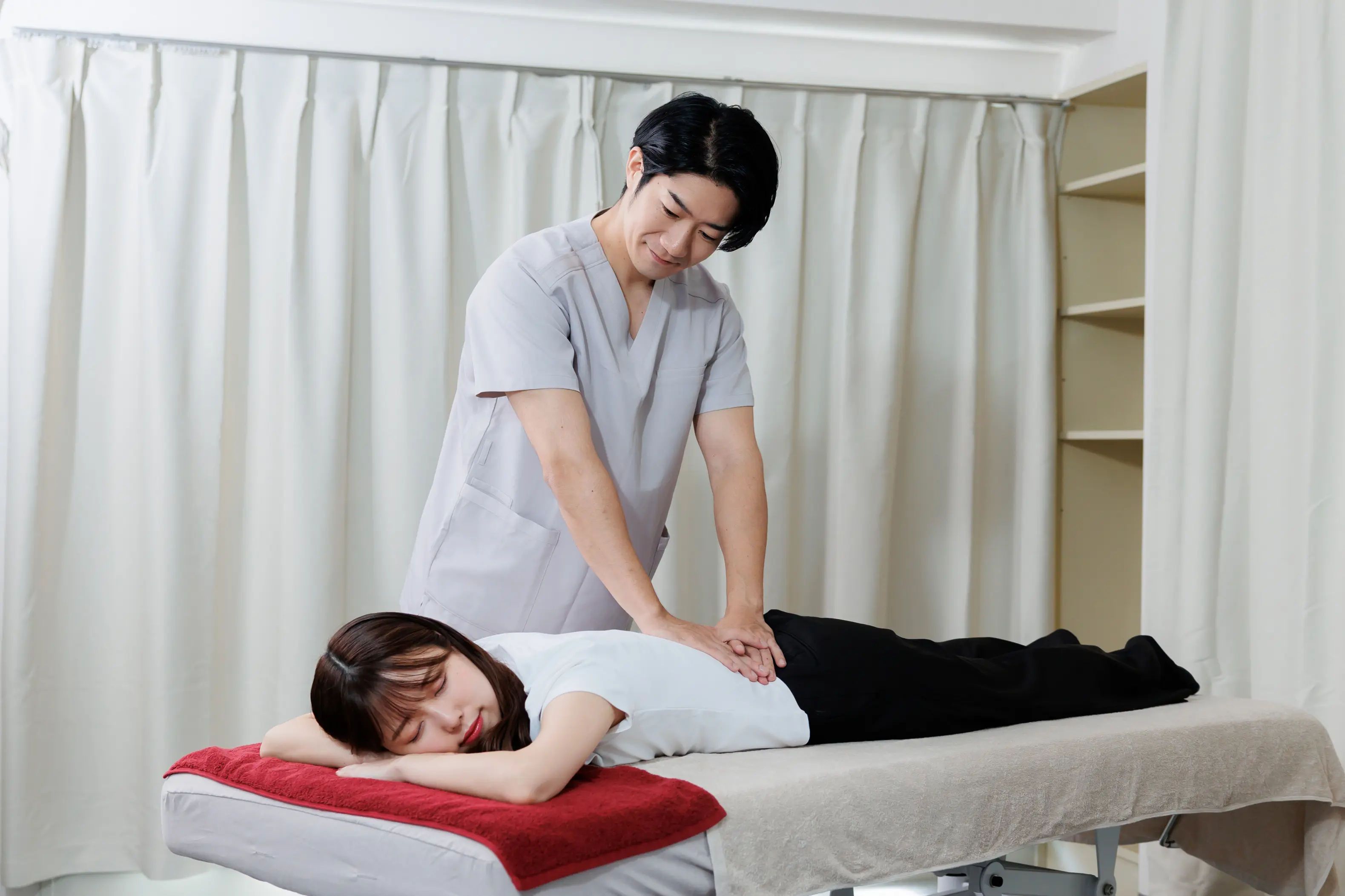 根っこる整体 池袋院の内観・外観2