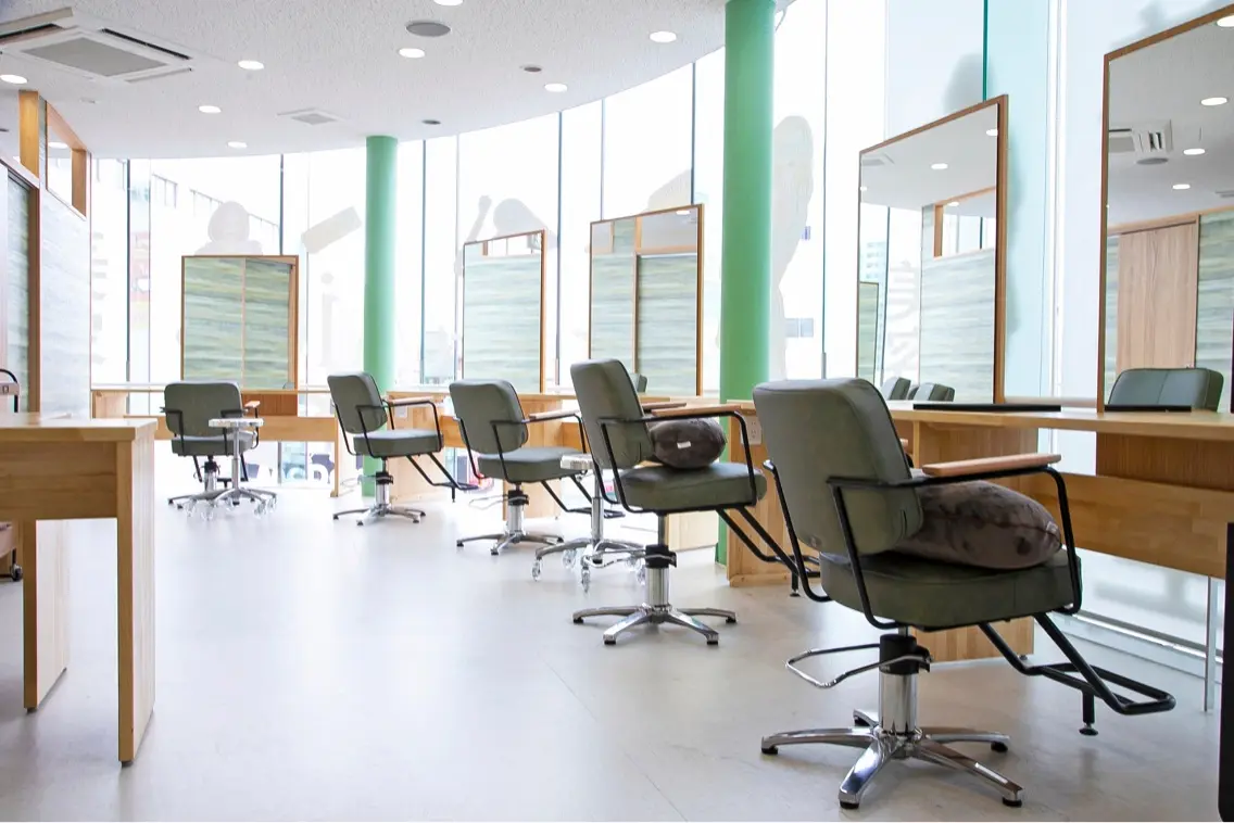 hair resort Ai 那覇国際通り店の内観・外観1