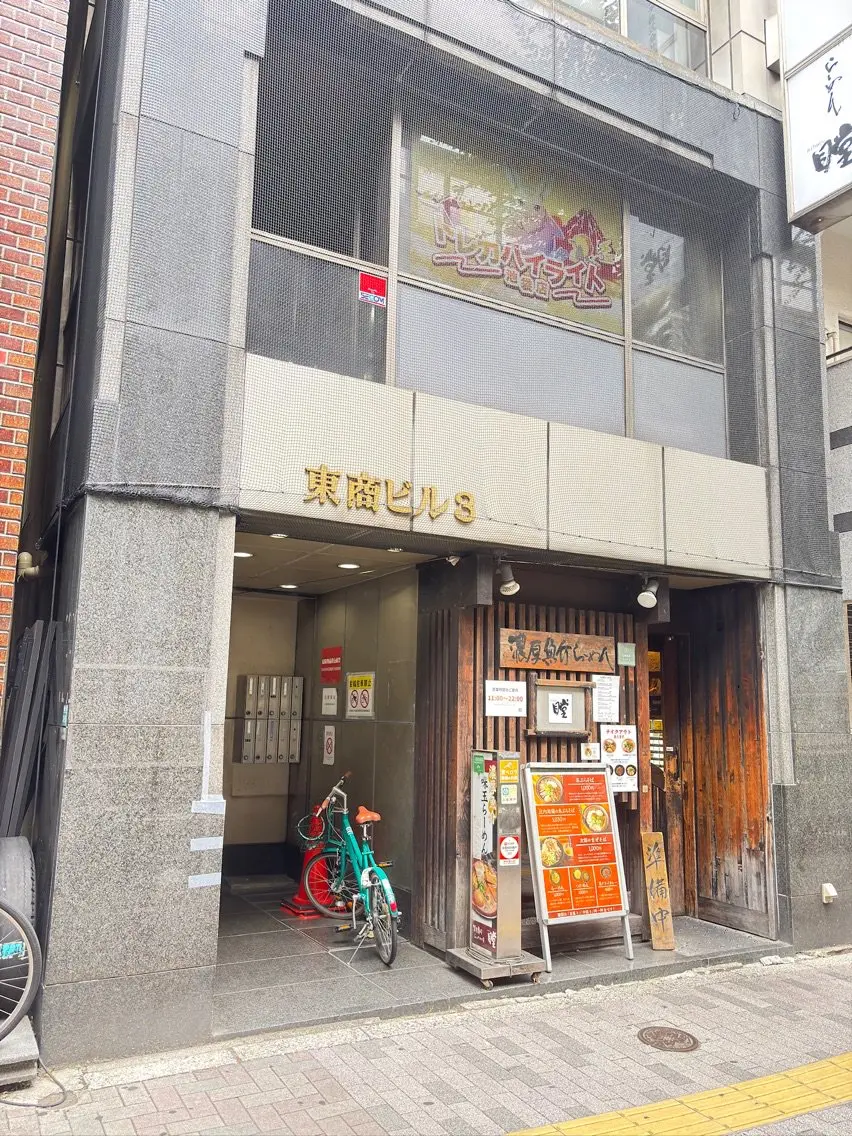 R1ネイルサロンの内観・外観1