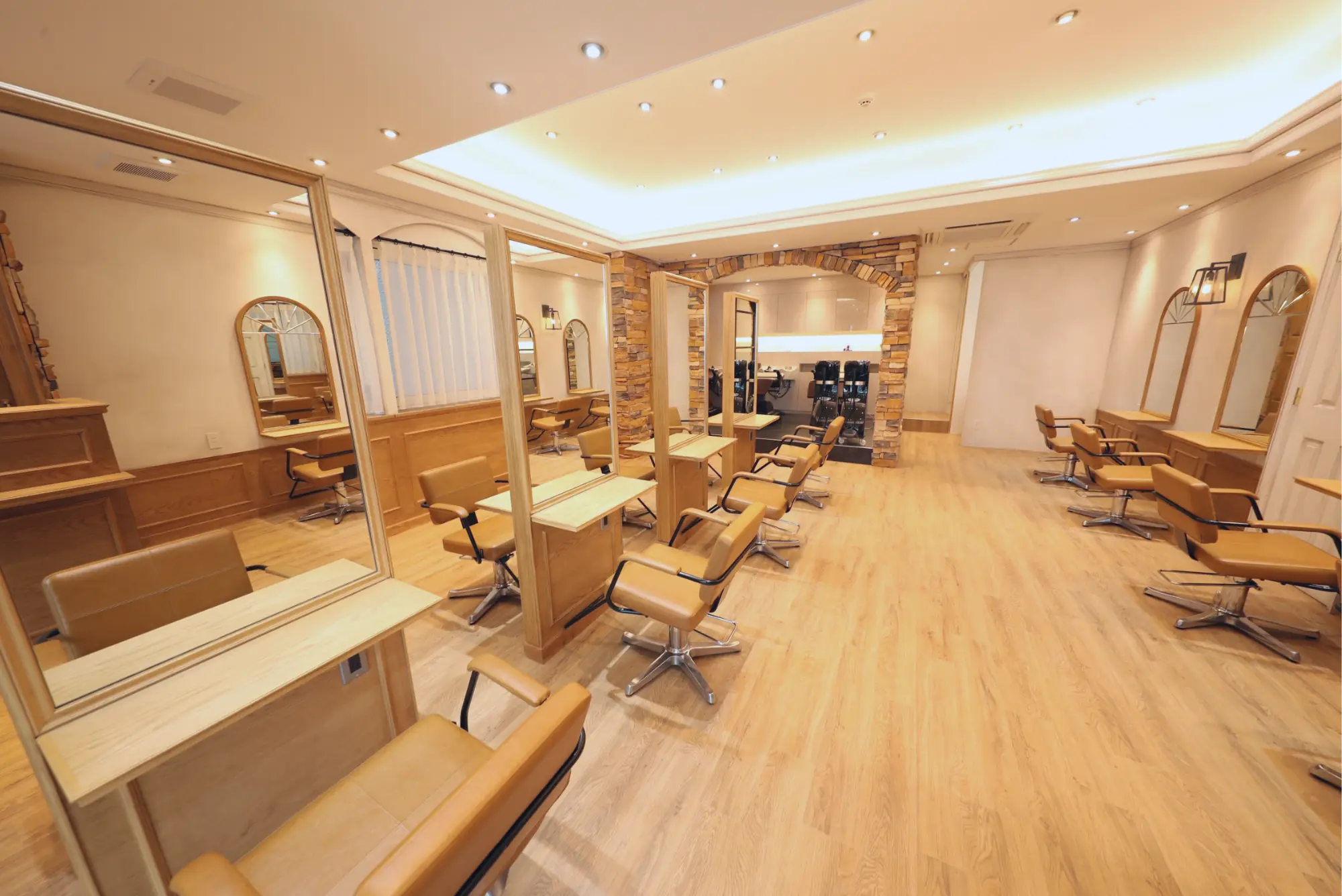 AROMA hair room 新宿3号店の内観・外観2