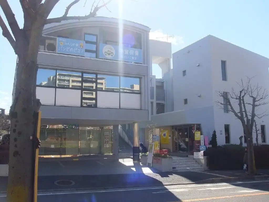Eyelash salon frauの内観・外観1