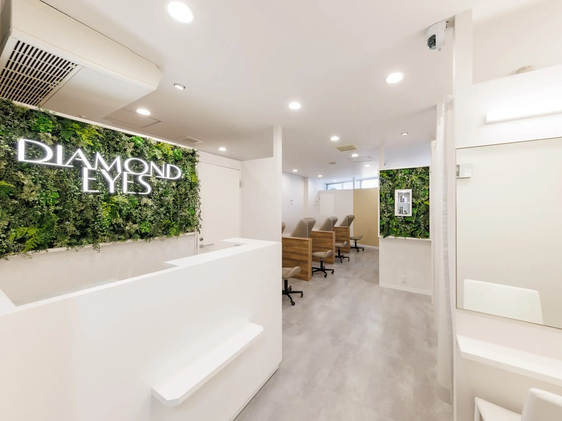 ダイヤモンドアイズ池袋西口店の内観・外観1