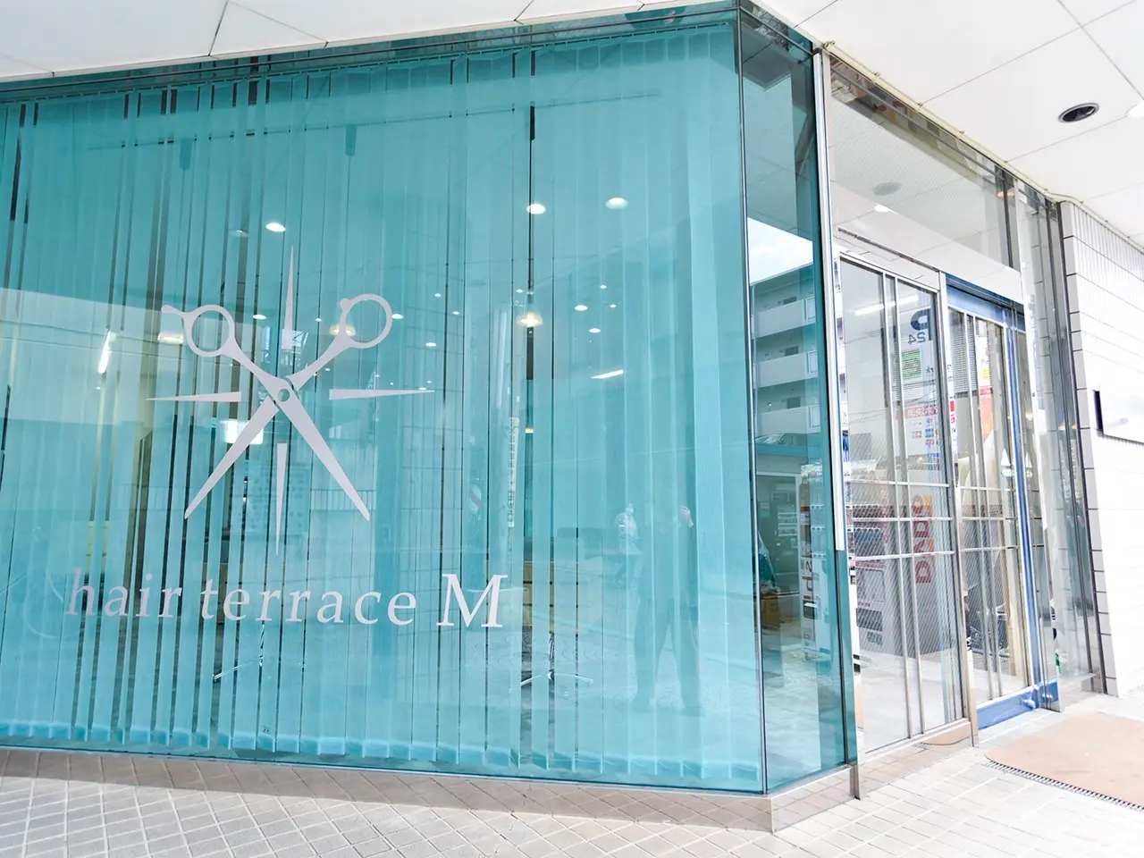 ヘアテラスM奈良店の内観・外観1