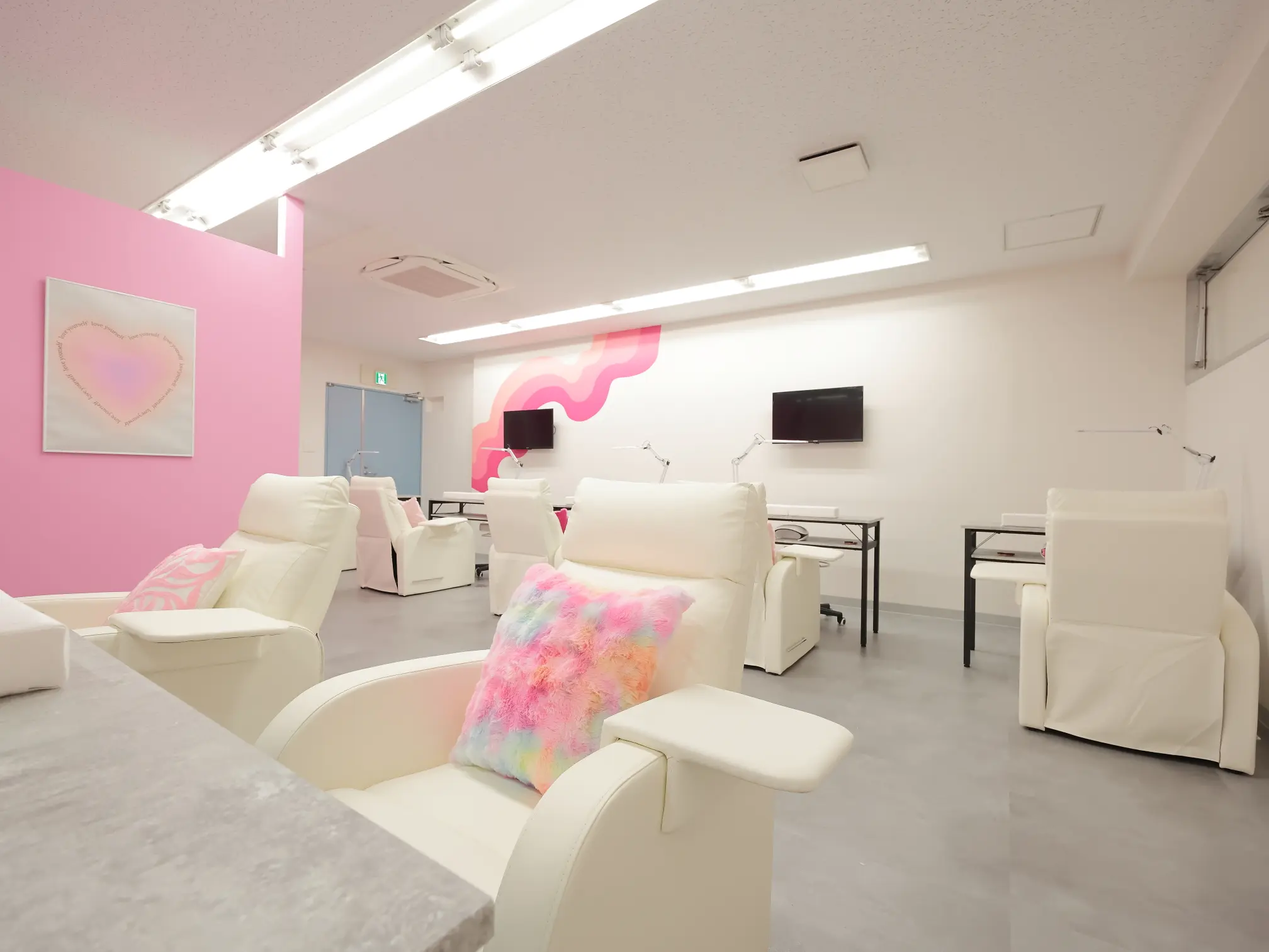 nailsalon amore心斎橋店の内観・外観3