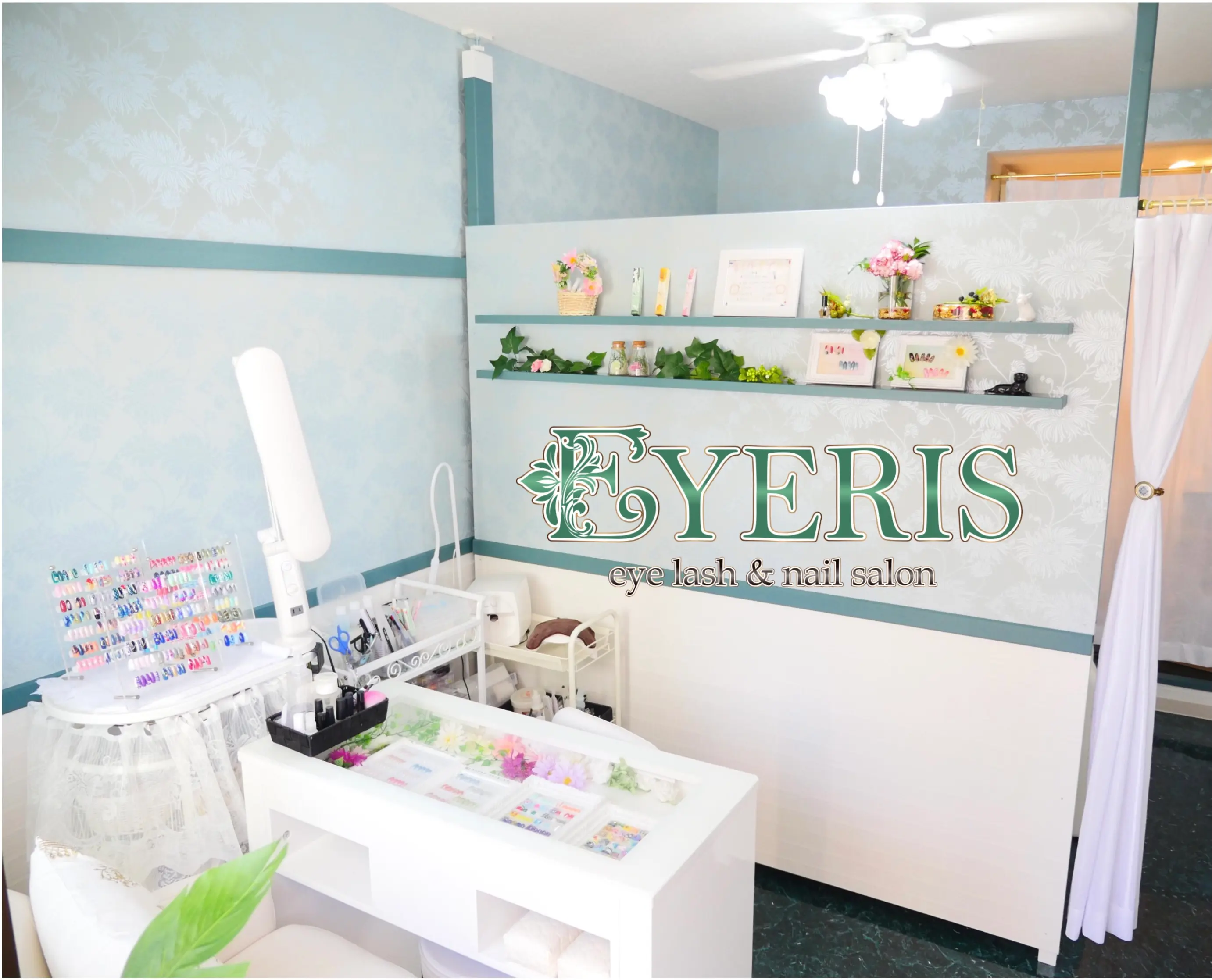 EYERISの内観・外観1