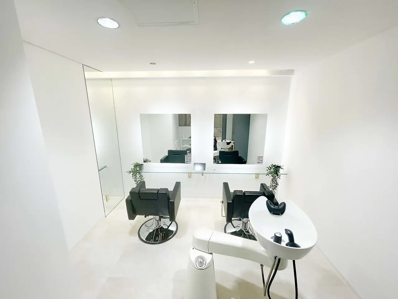 HAIR & MAKE EARTH　常盤平店の内観・外観2