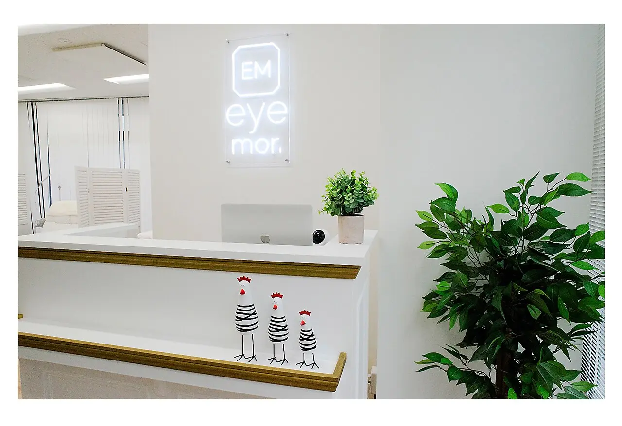 eye mor.名駅店の内観・外観1