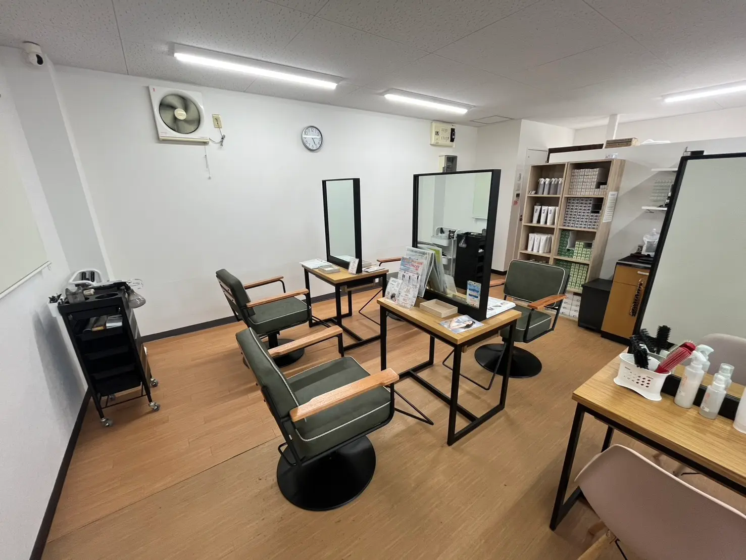 カラーのちから瀬戸口店の内観・外観2