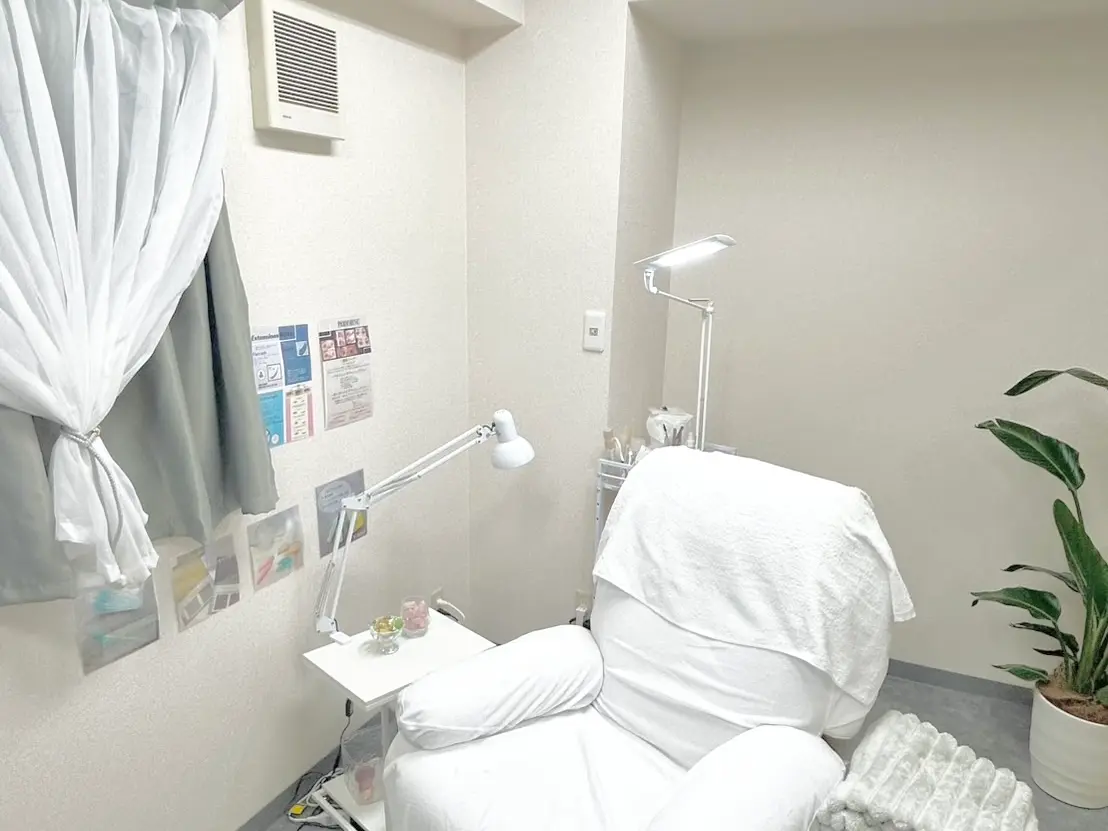 nail&eyelash salon  NANAの内観・外観2