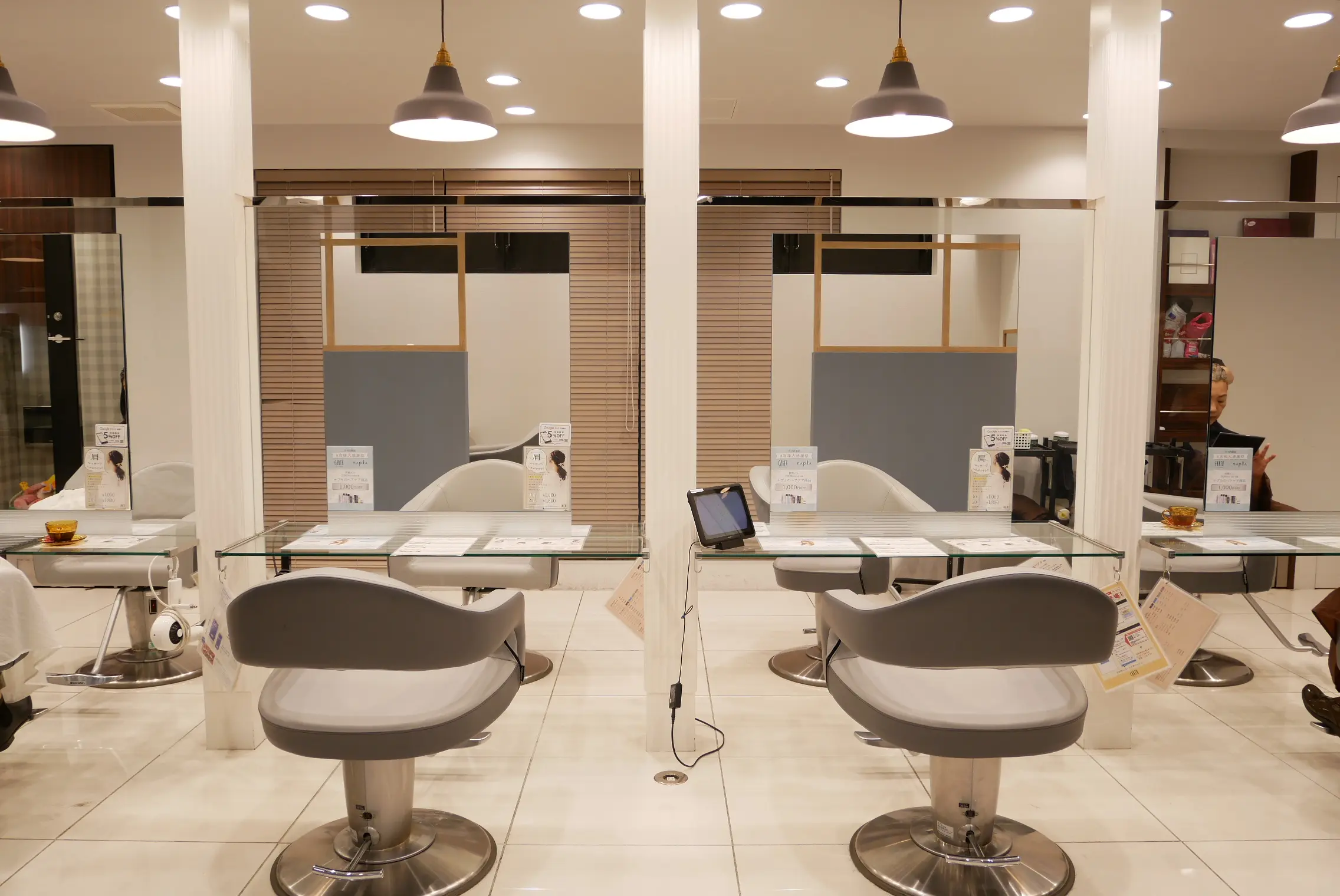 HAIR＆MAKE EARTH 調布店の内観・外観2