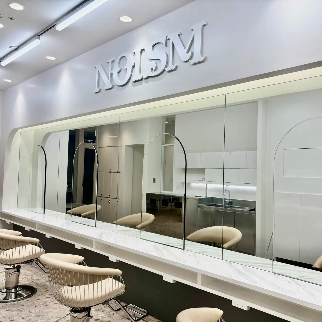 Hair&Make NOISM～ekolu～ 京都駅の内観・外観3