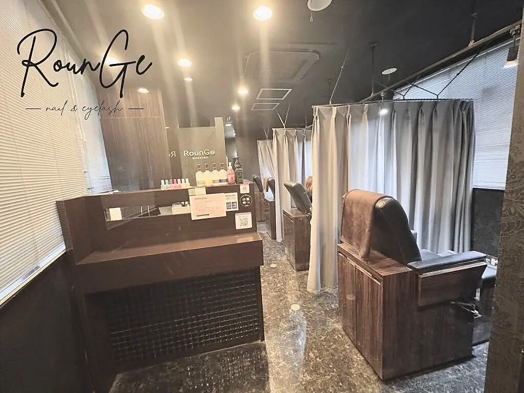 Nail&Eye lash RounGe 町田店の内観・外観1