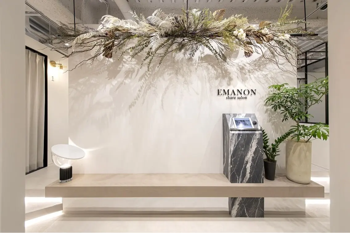 Eleanor新宿西口店の内観・外観1