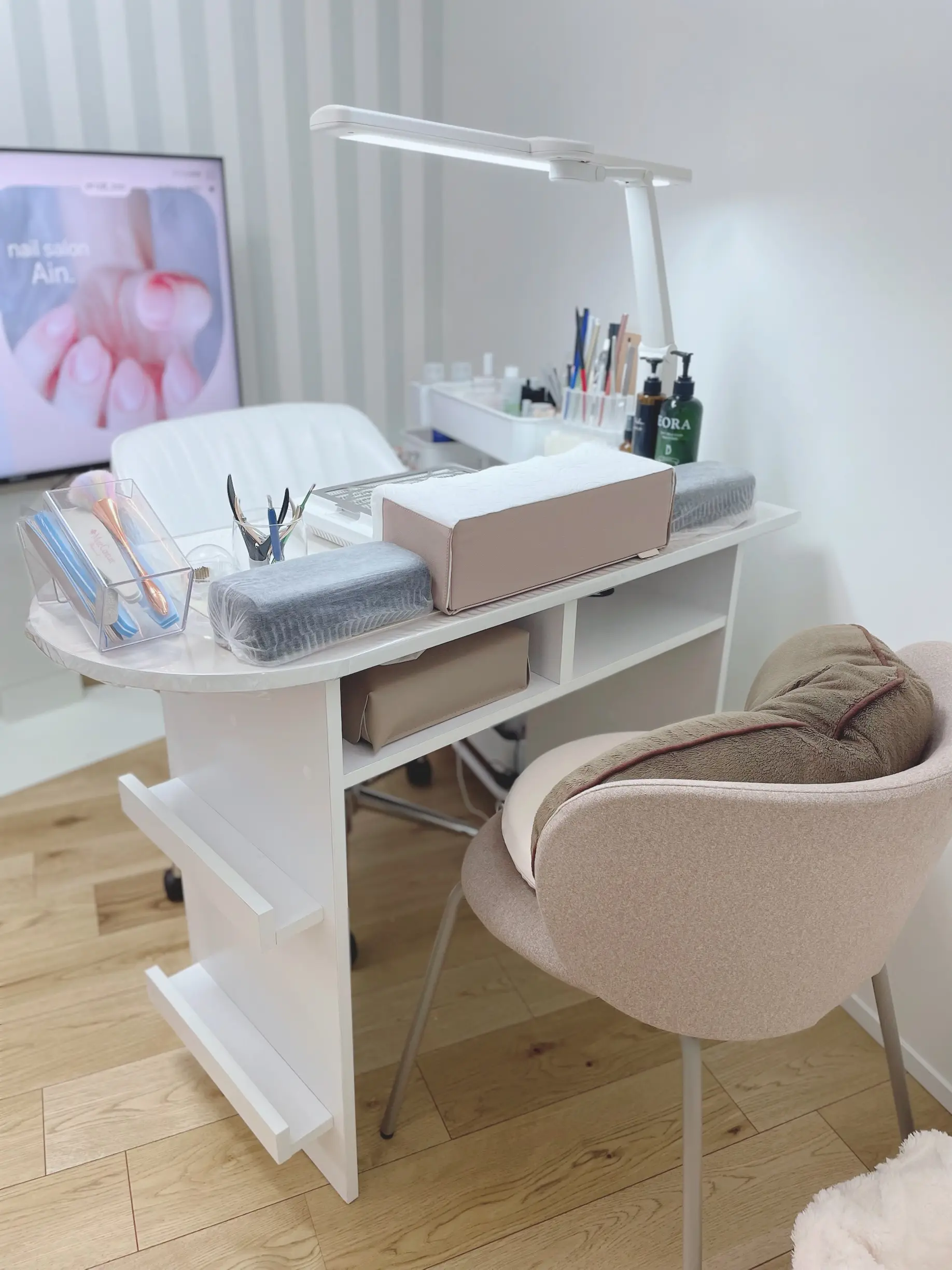 nail salon Ain.の内観・外観1
