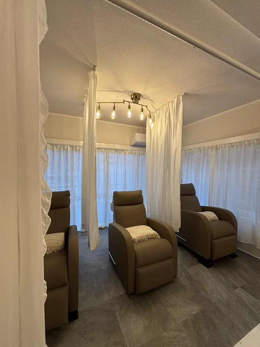 tint+ nail＆beauty 新八柱店の内観・外観1
