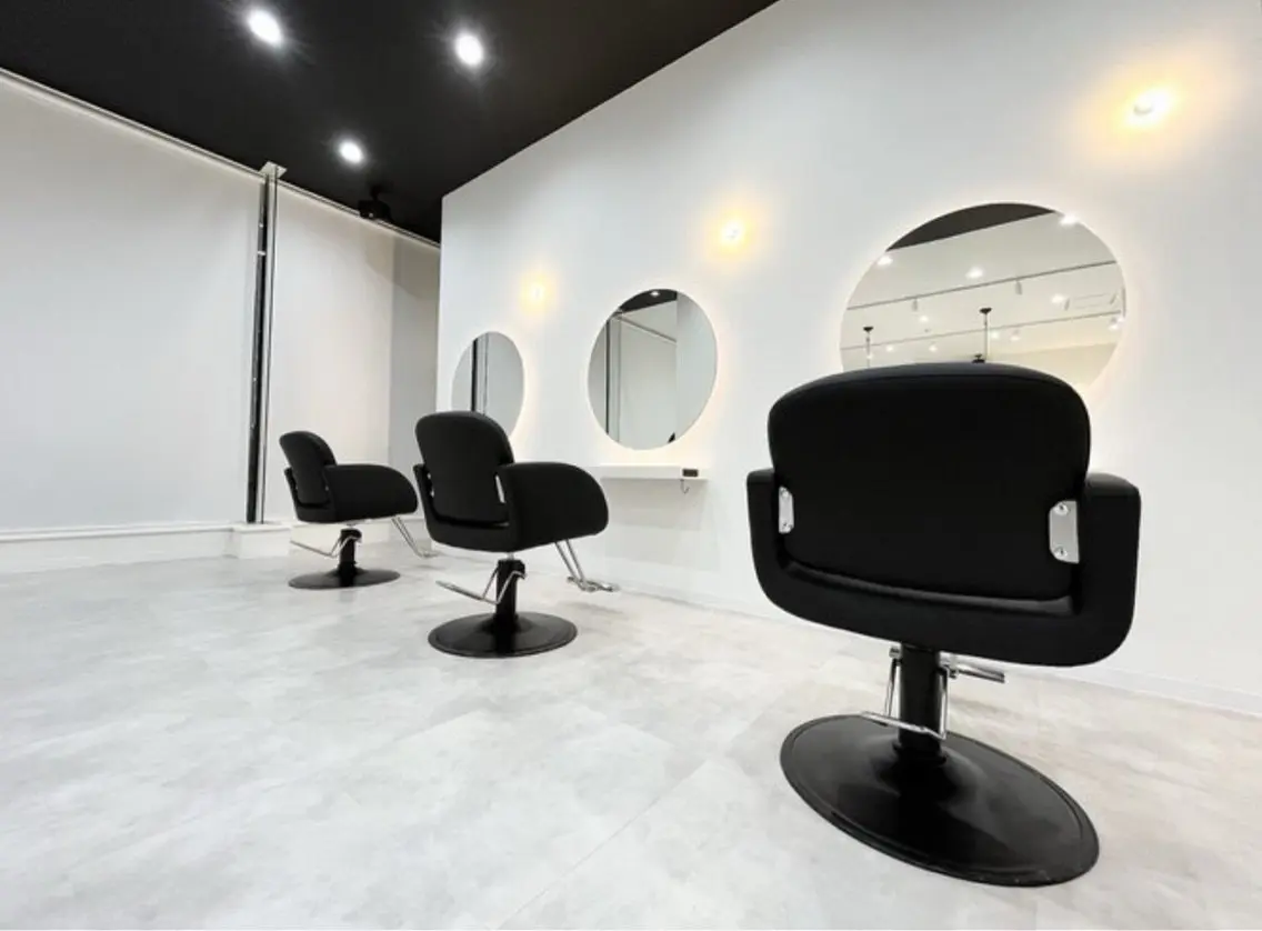 Agu hair leet釧路愛国店の内観・外観2