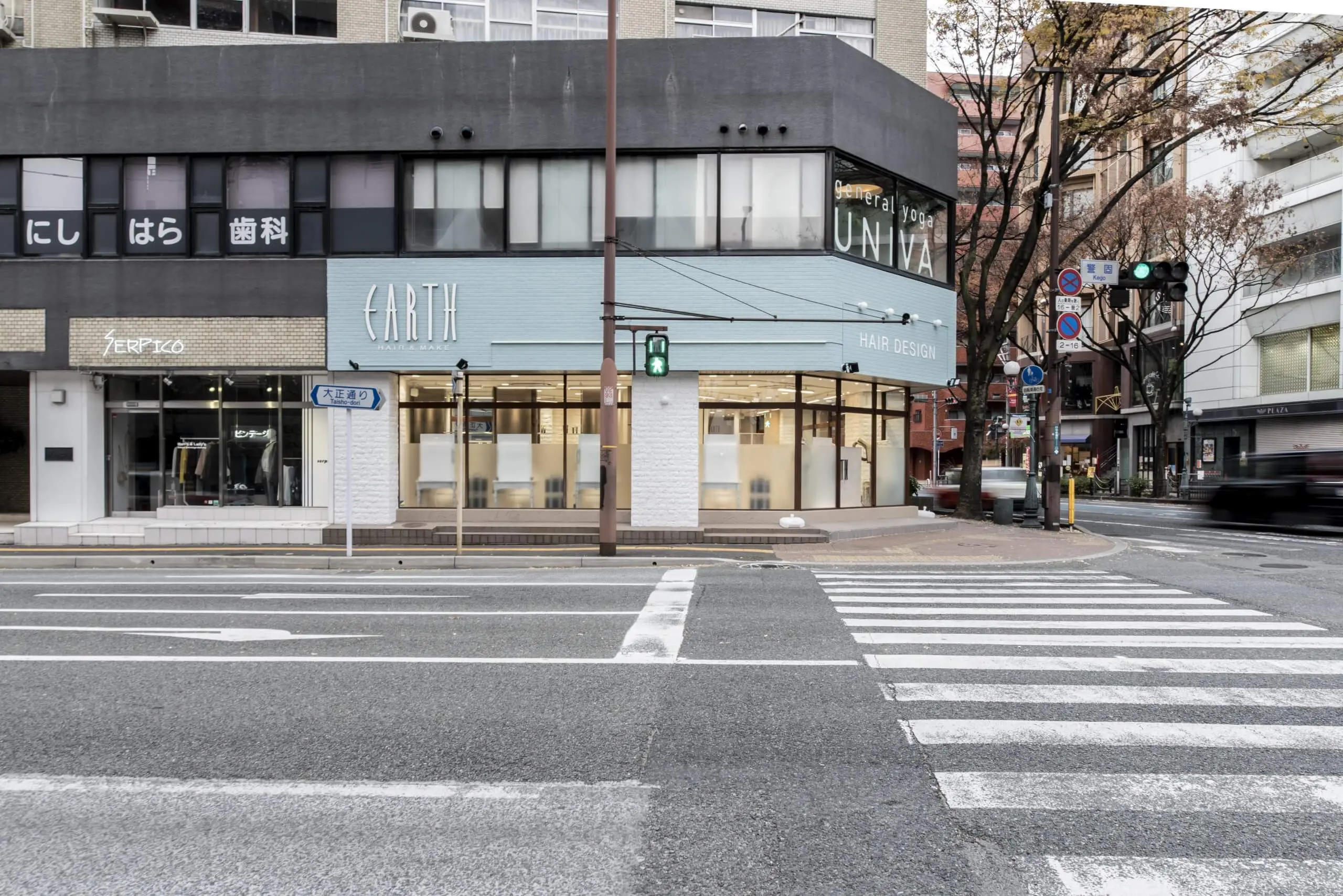 ヘアメイクアース天神赤坂店の内観・外観1