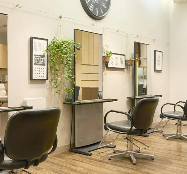 ヘアーサロンソシエ 近鉄生駒店の内観・外観2