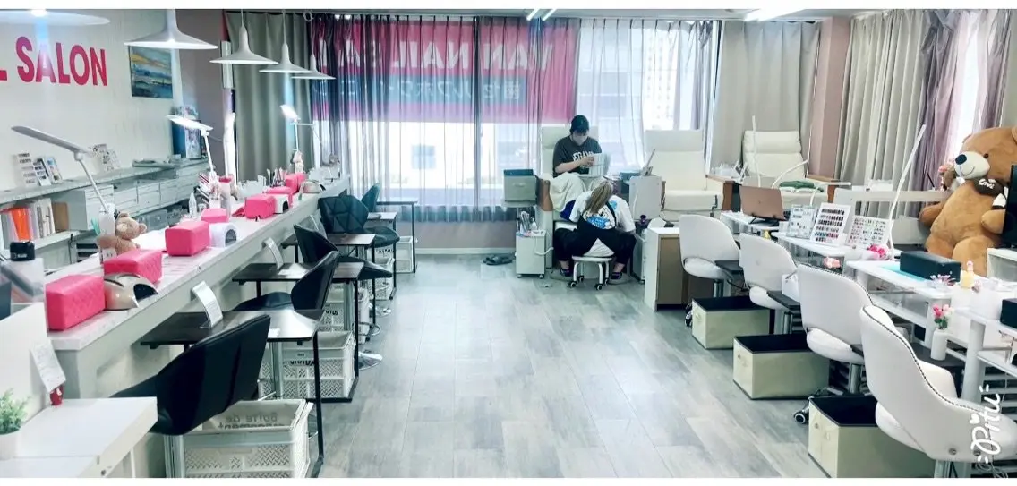 Van Nail 本厚木店の内観・外観2