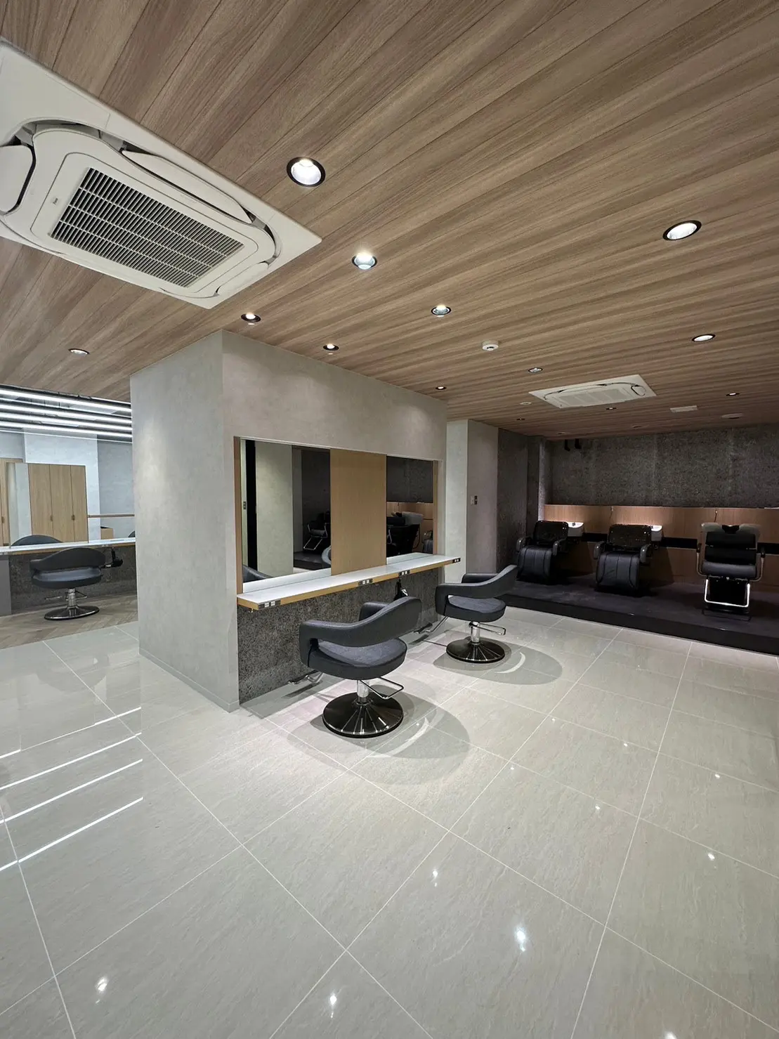 hair&make EARTH越谷店の内観・外観3