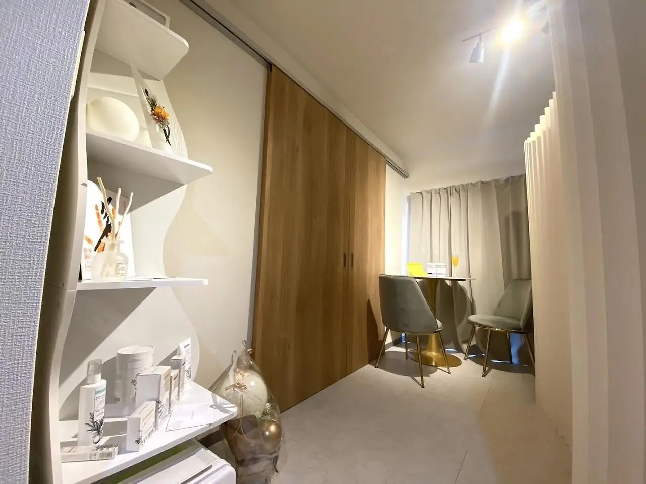 salon83【エイトミー】西船橋店の内観・外観1