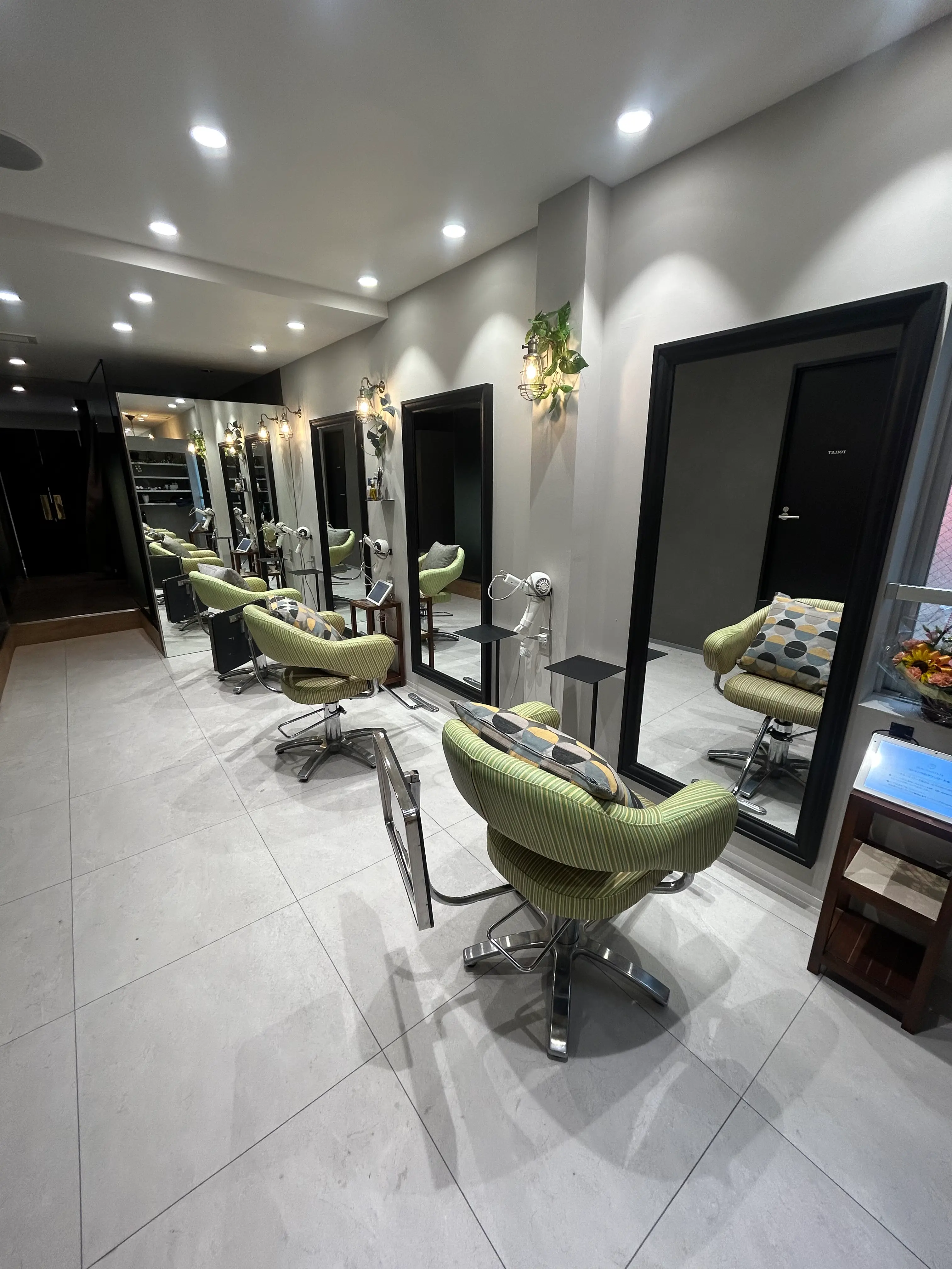 Vis Hair 北千住店の内観・外観1