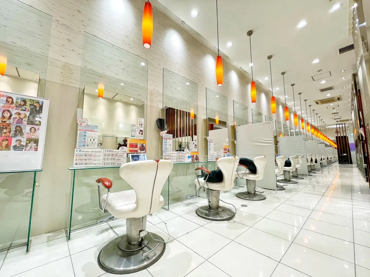 ヘアメークアース検見川浜店の内観・外観3