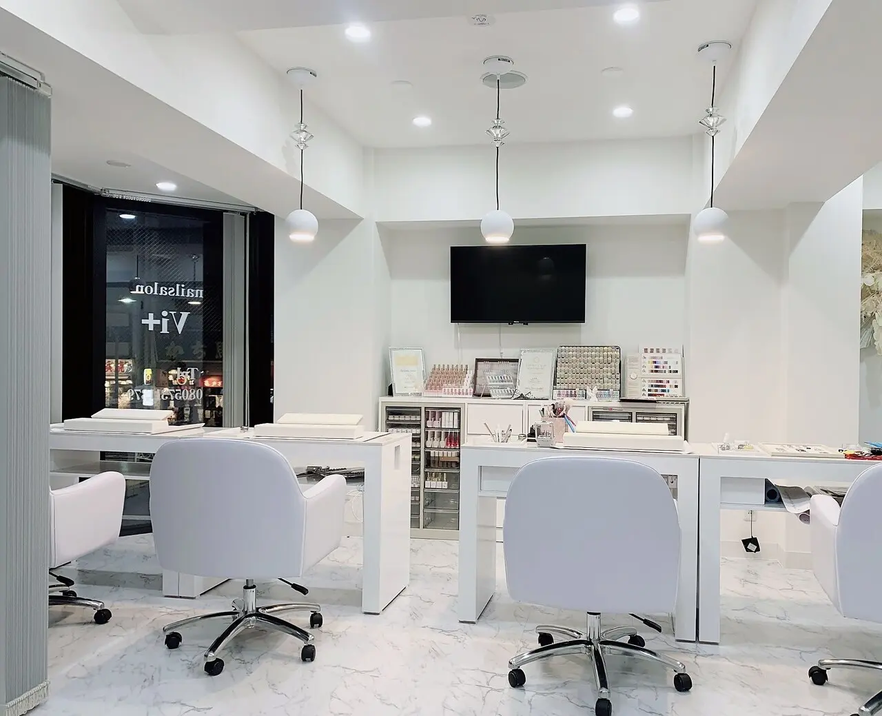 Nailsalon Vi+の内観・外観2