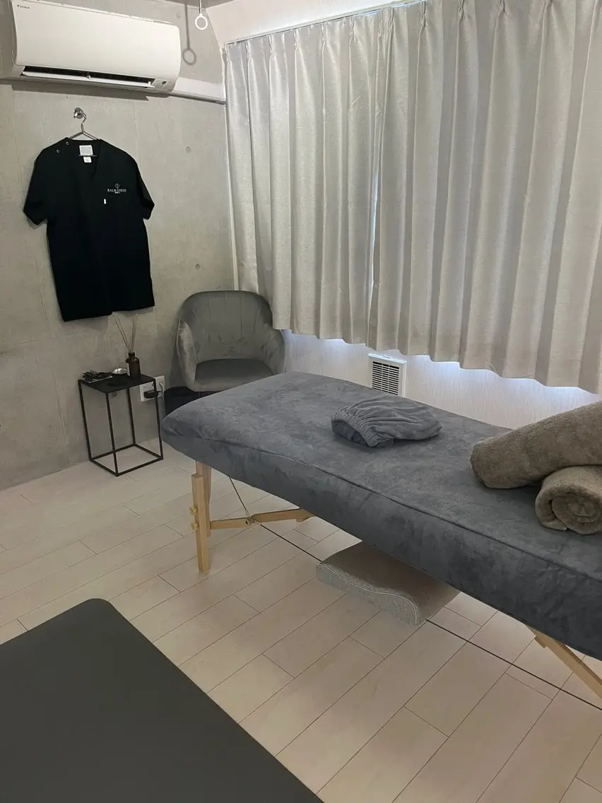 肩甲骨サロン BACK TOKYOの内観・外観1