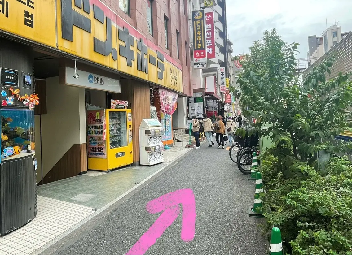 For U Nail 新宿店の内観・外観1