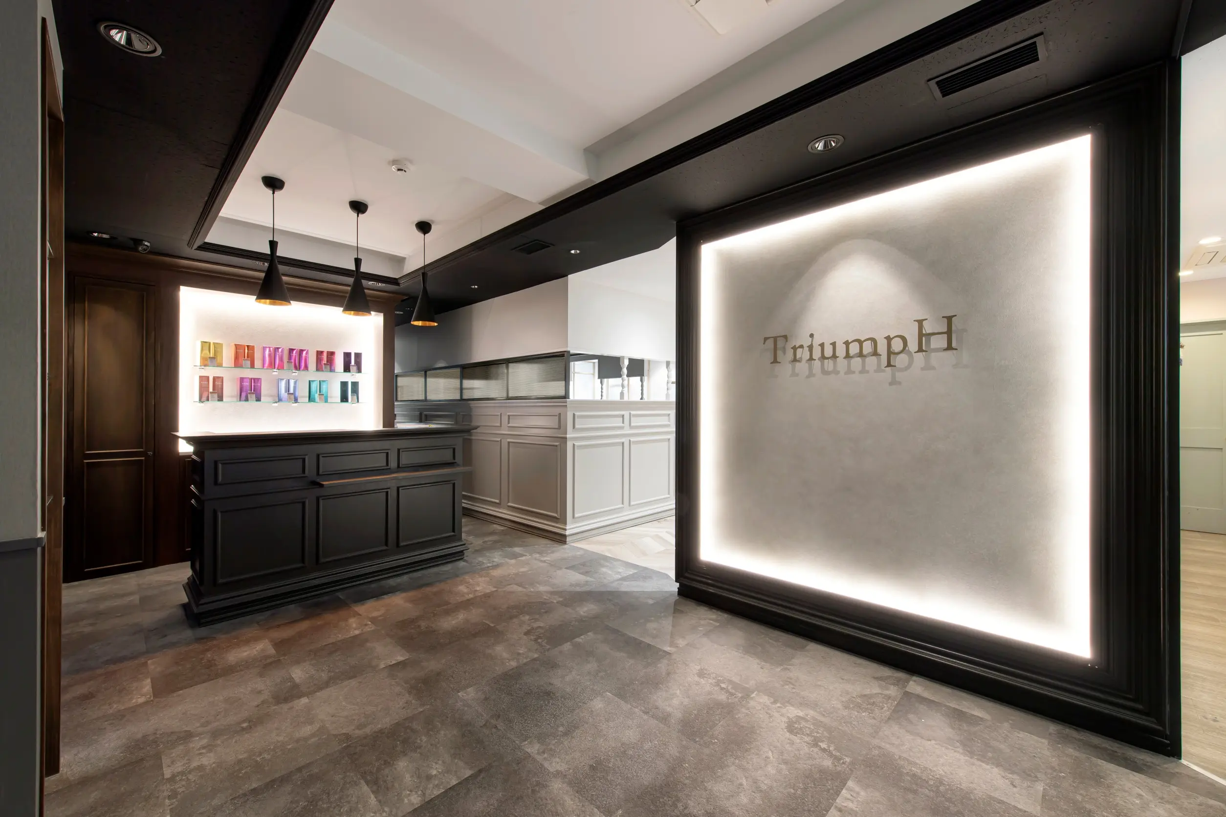 TriumpH 天王寺店　ミルボン Aujua認定サロン【トライアンフ】の内観・外観1