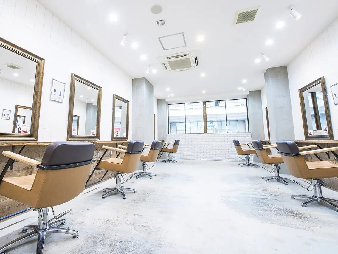 Cecil ︎︎hair広島本通店の内観・外観1