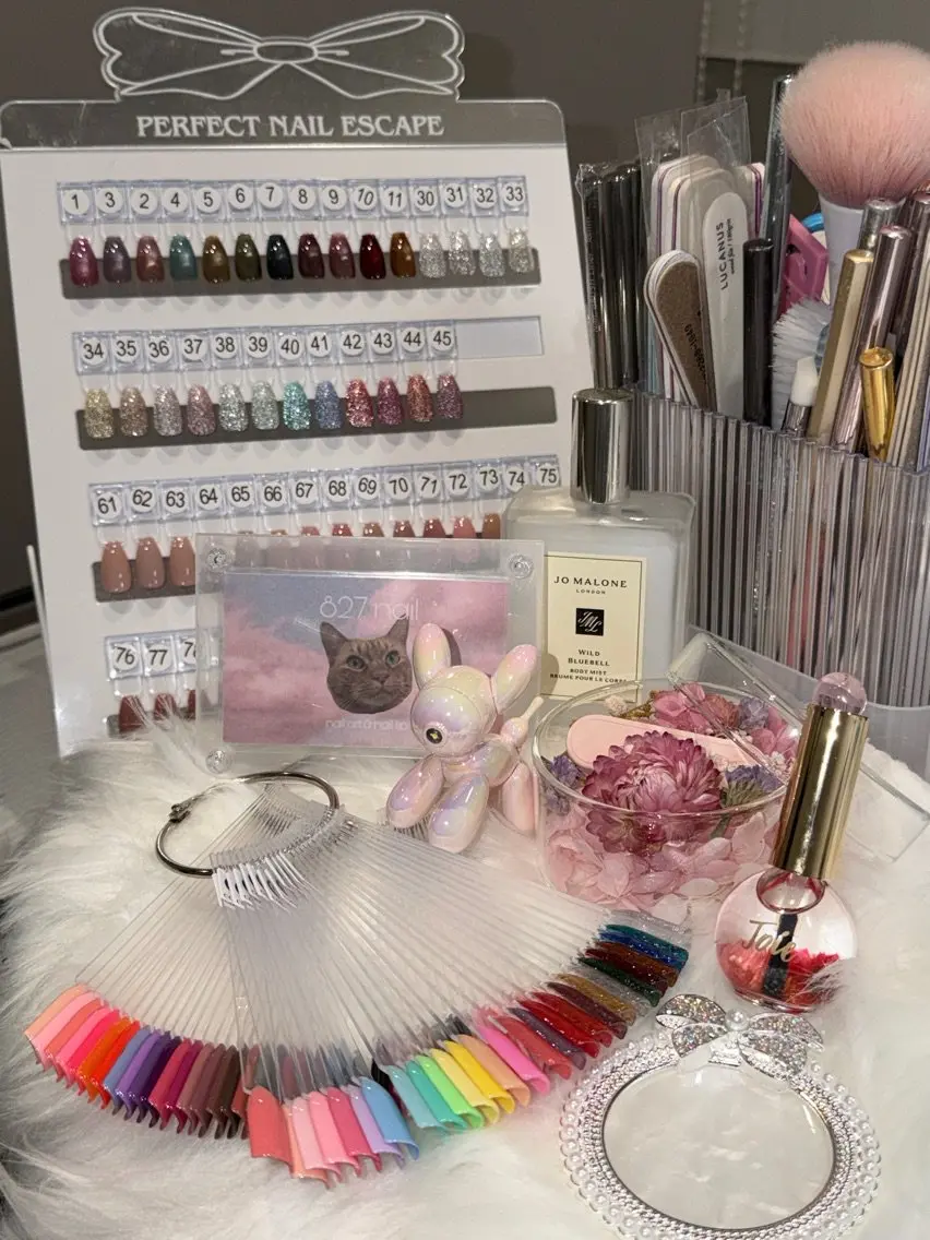 827nailの内観・外観1