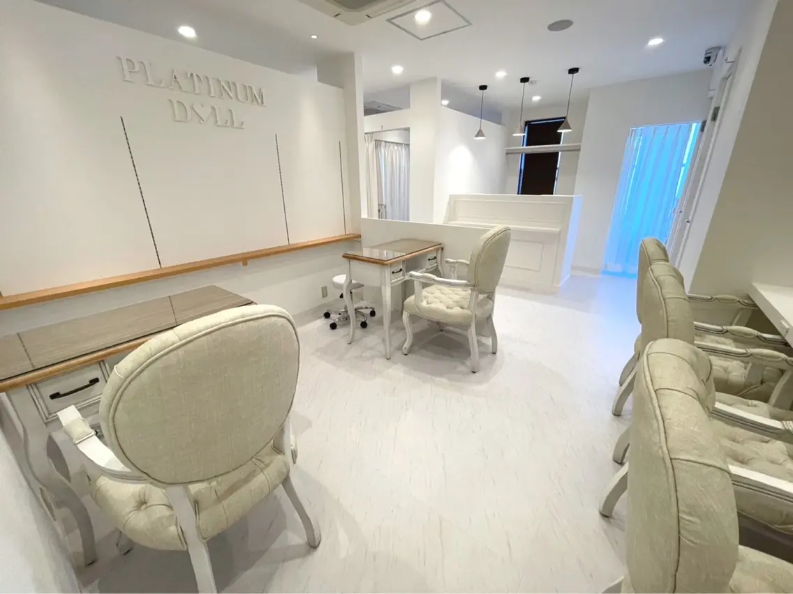 PLATINUM DOLL 二条駅前店の内観・外観2