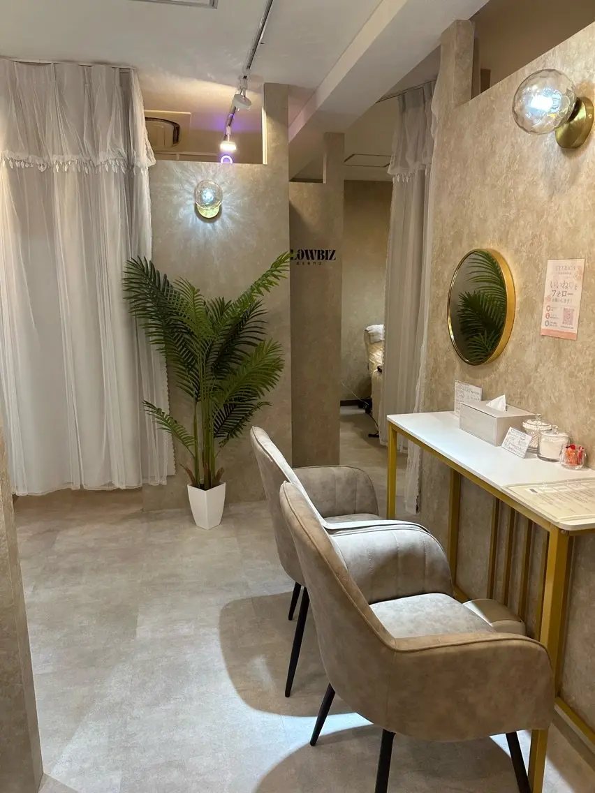 メンズ眉毛アイブロウ専門店BLOWBIZ 新宿店の内観・外観3