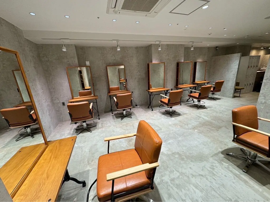 デザインカラー&髪質改善 Special OSAKA 難波店の内観・外観1