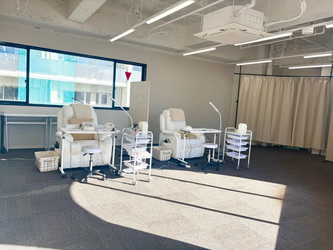 nail salon Basic本厚木店の内観・外観1