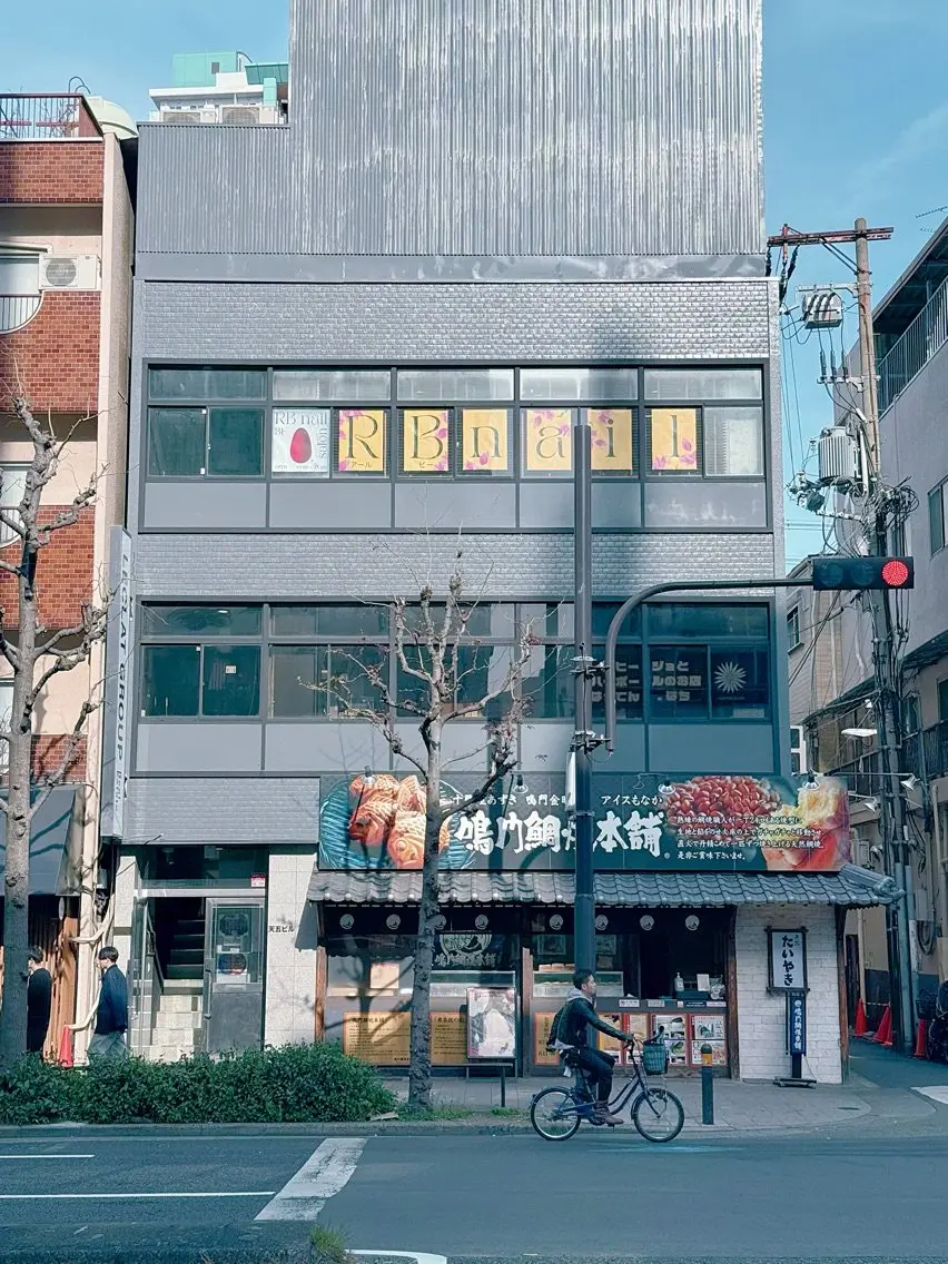 アールビーネイルの内観・外観2