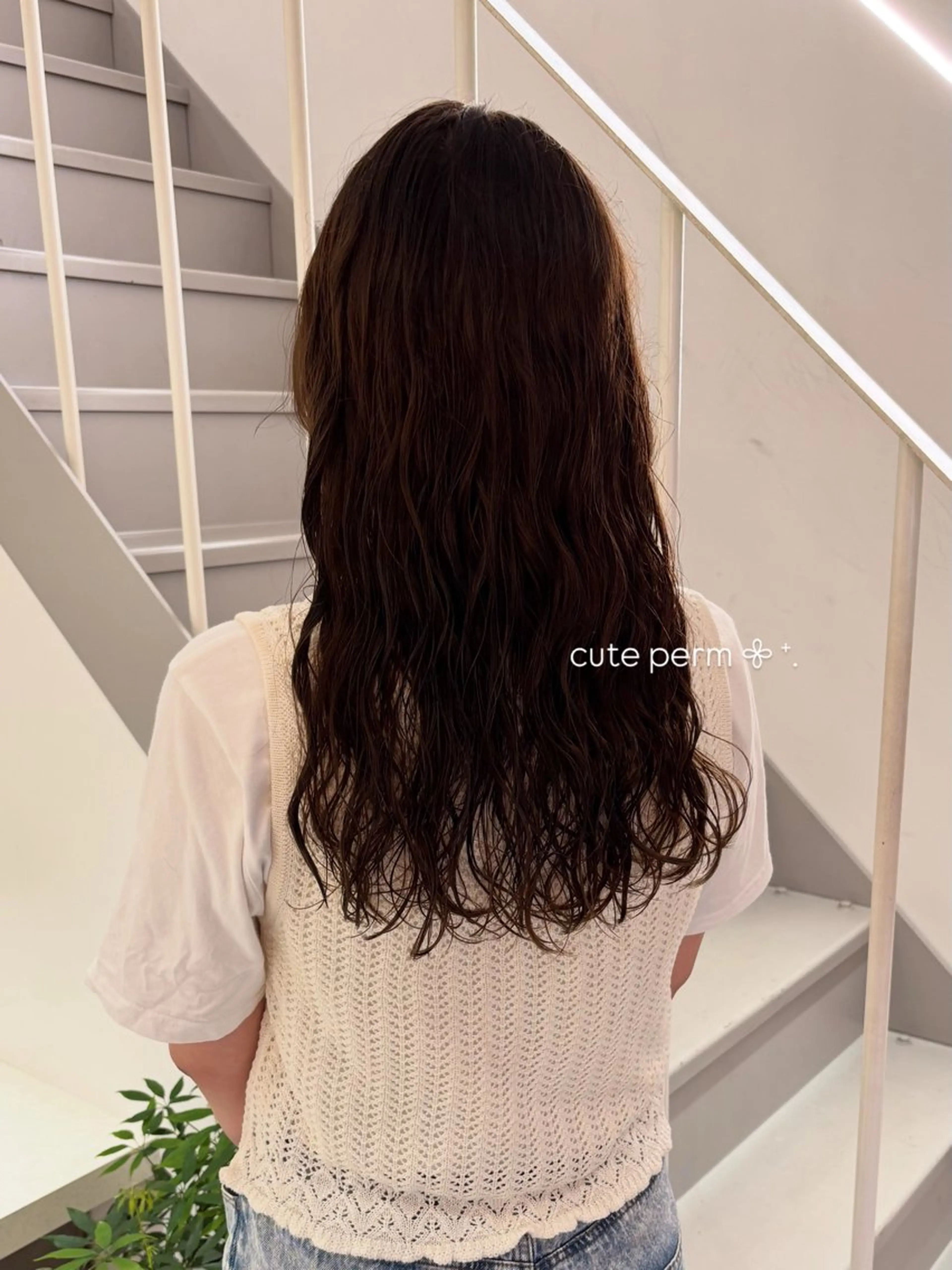 ミディアム パーマ 谷川 優奈のヘアスタイル