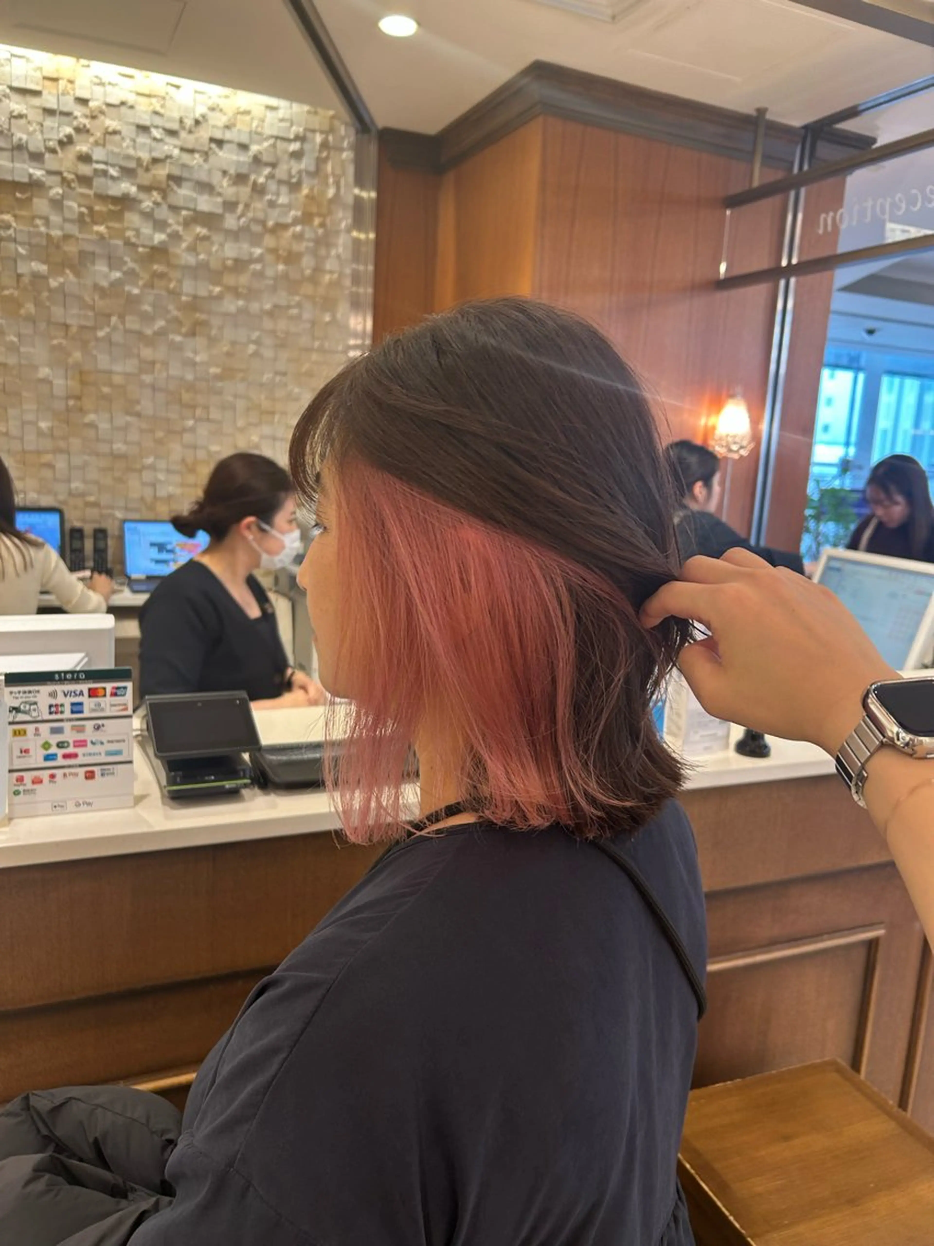 ミディアム レイヤーカット/ 透明感カラー/カナのヘアスタイル